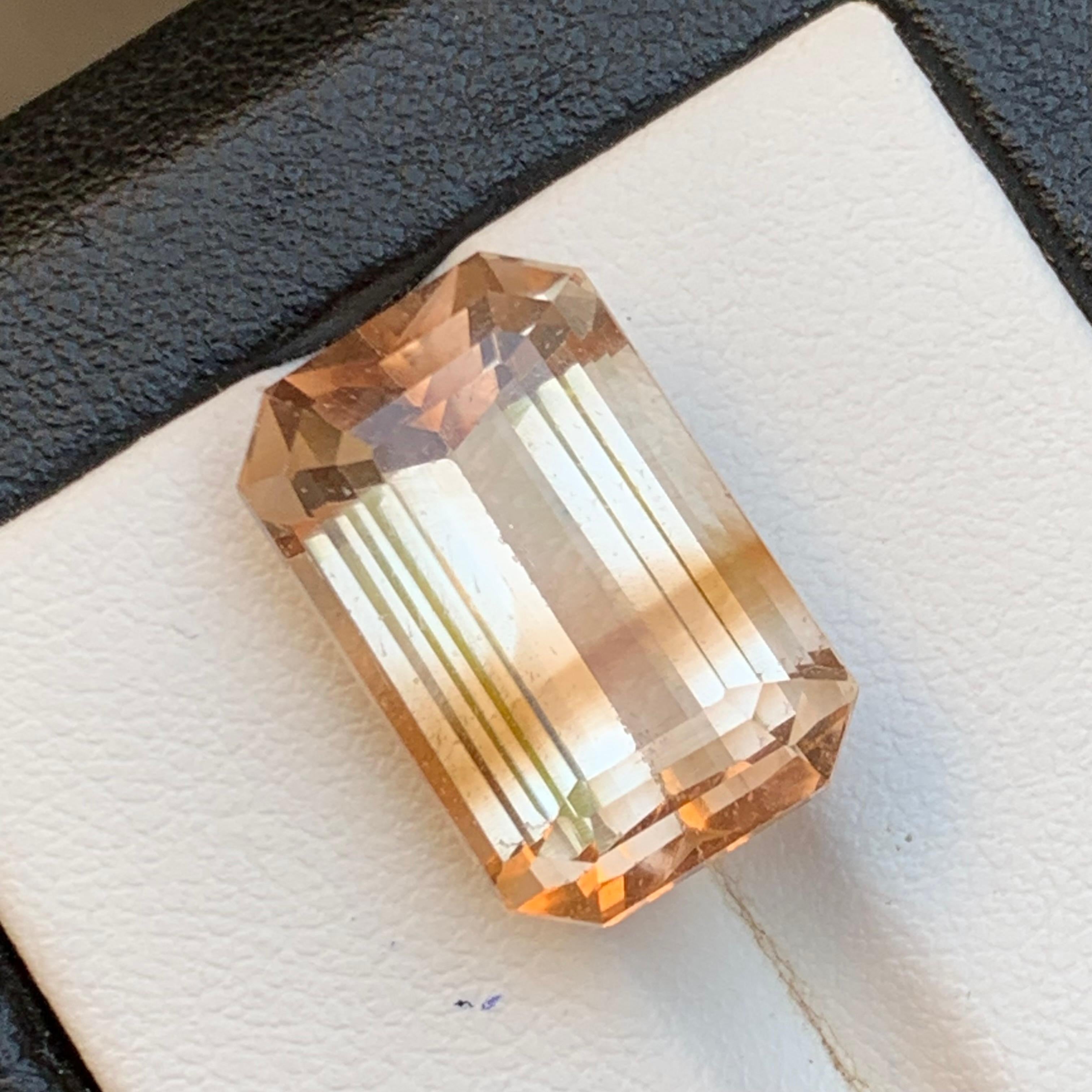 Natürlicher heller goldbrauner Topas 21 Karat Smaragdschliff Loser Edelstein für Schmuck im Zustand „Neu“ im Angebot in Peshawar, PK