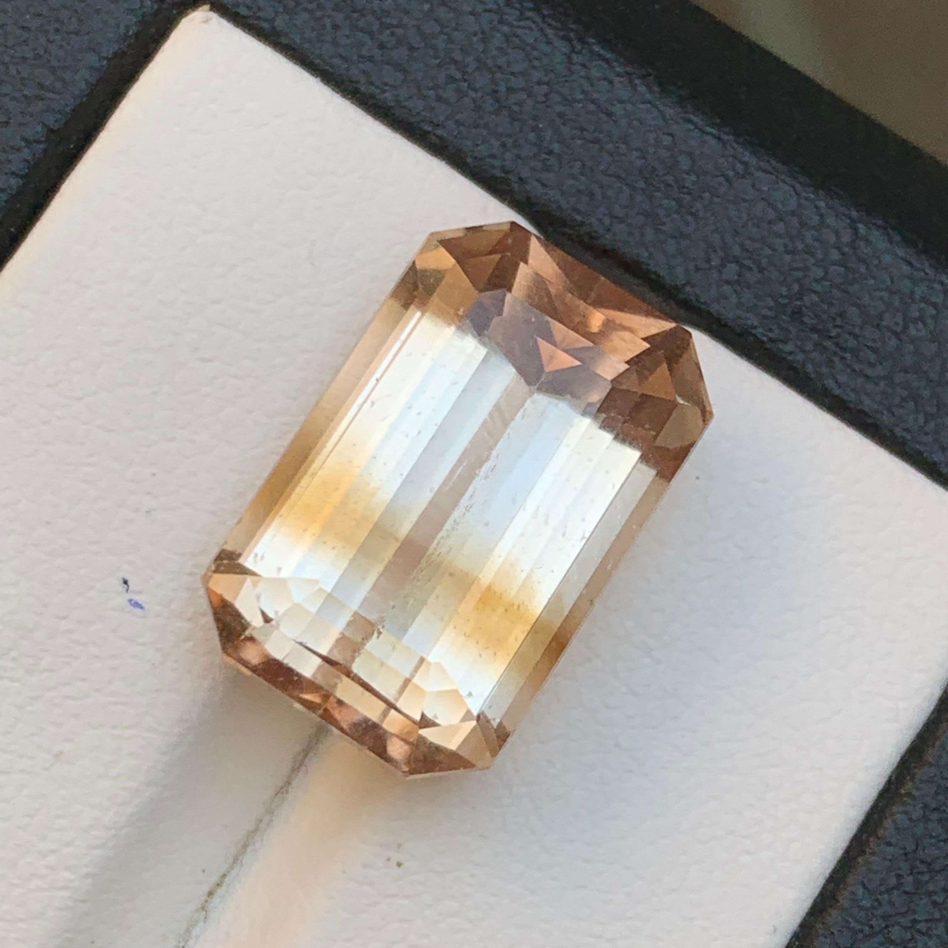 Natürlicher heller goldbrauner Topas 21 Karat Smaragdschliff Loser Edelstein für Schmuck im Angebot 1