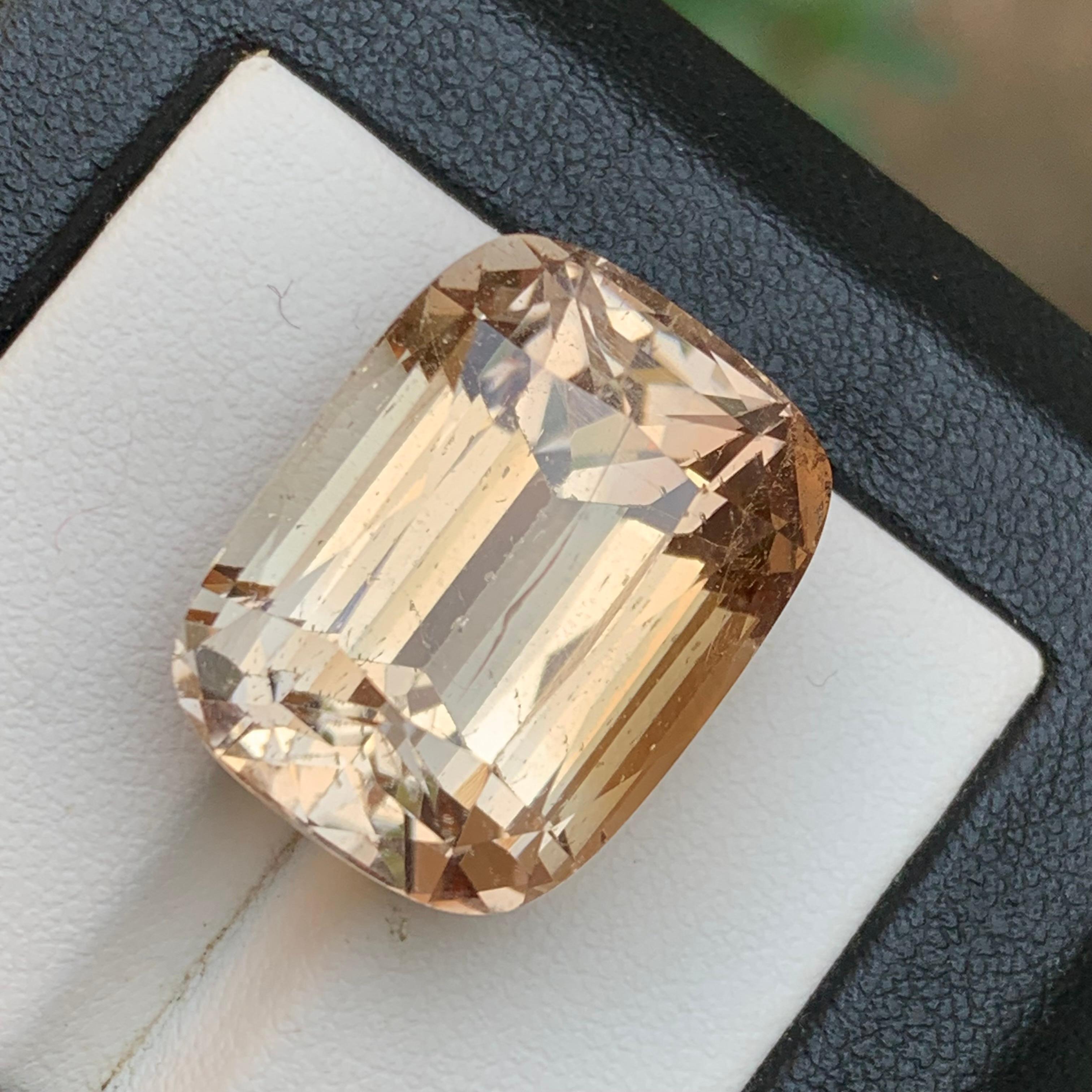 Contemporaneo Topazio naturale marrone dorato 42,58 carati taglio cuscino per ciondolo in vendita