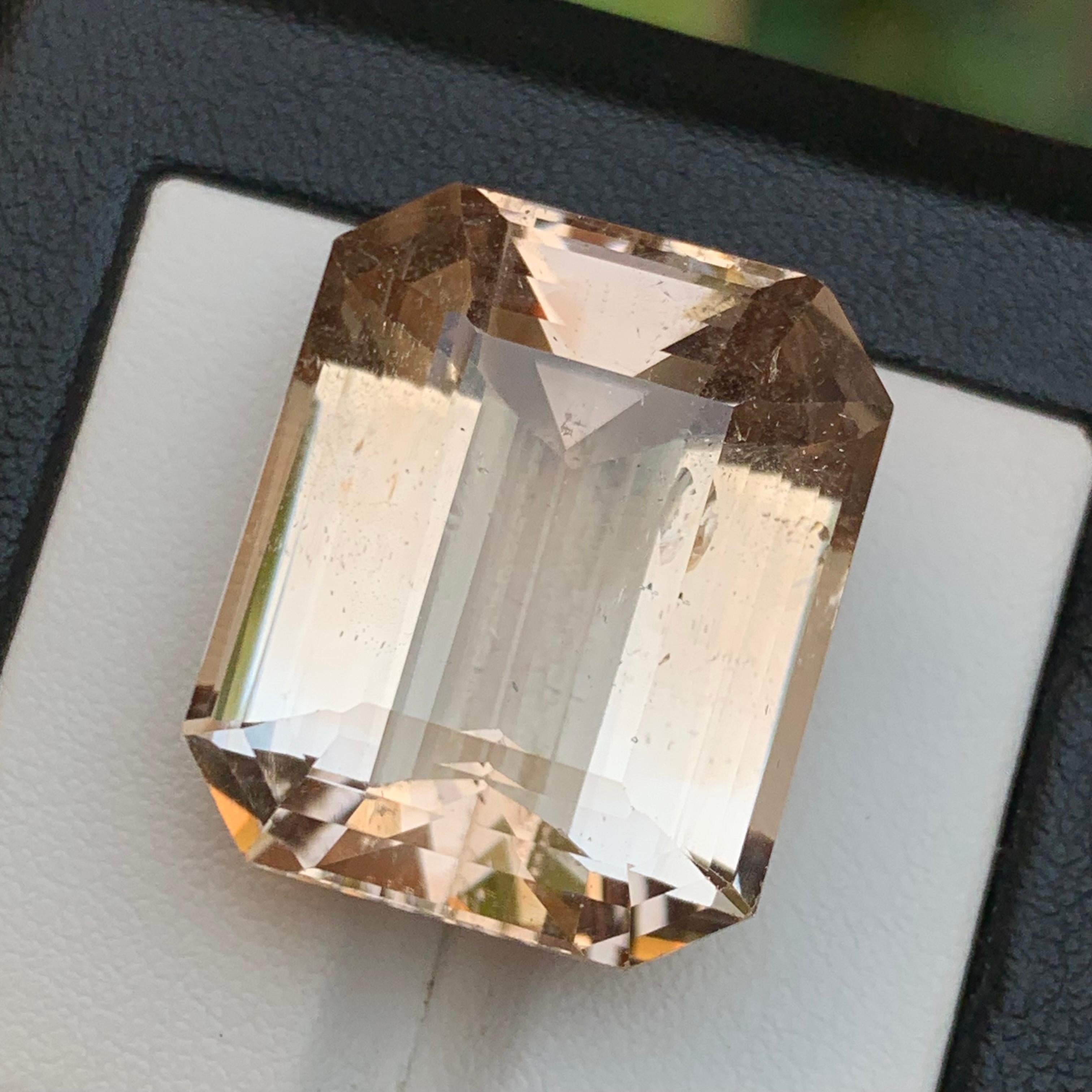 Natürlicher heller goldbrauner Topas 59.69 Ct Smaragdschliff Loser Edelstein für Anhänger im Angebot 8