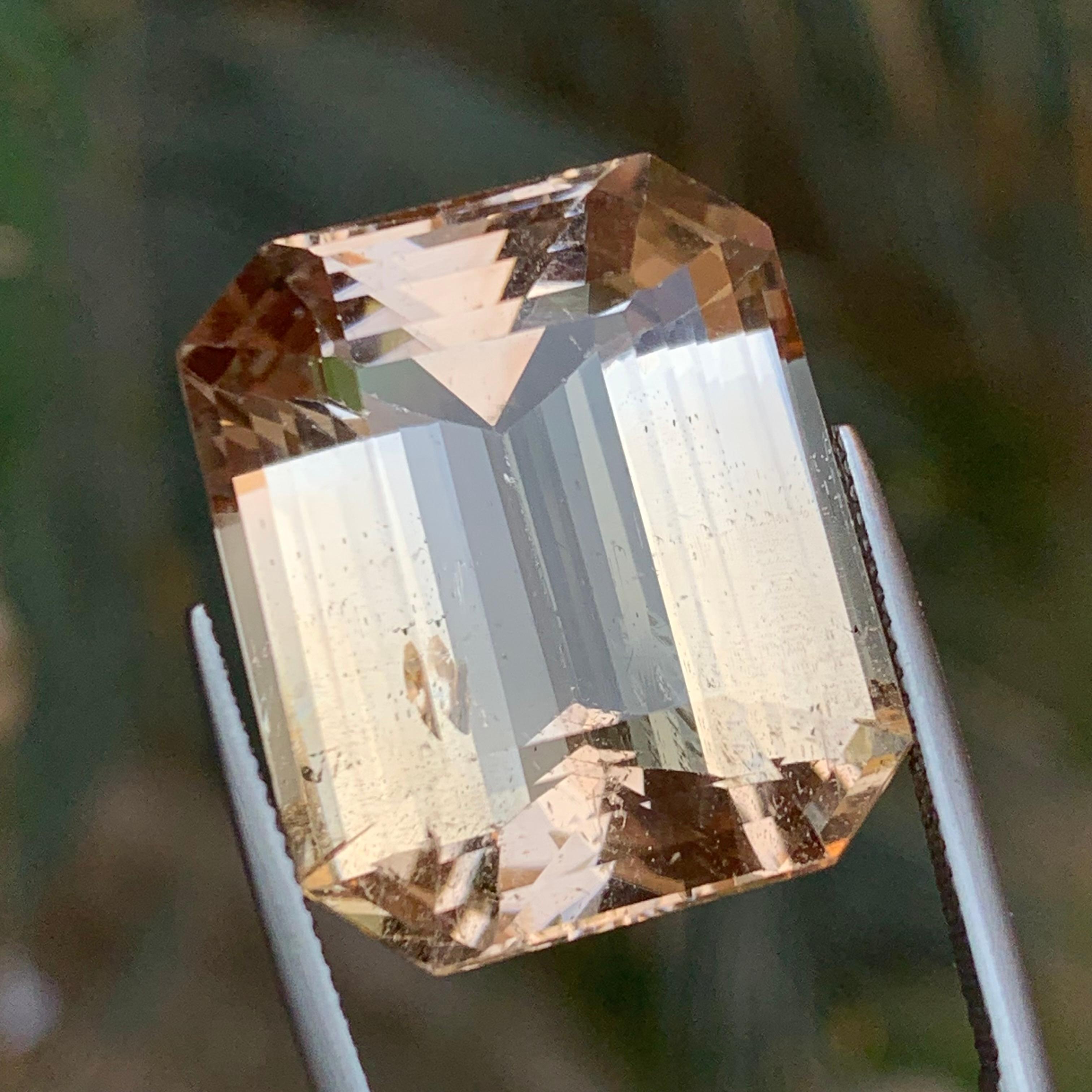 Natürlicher heller goldbrauner Topas 59.69 Ct Smaragdschliff Loser Edelstein für Anhänger (Zeitgenössisch) im Angebot