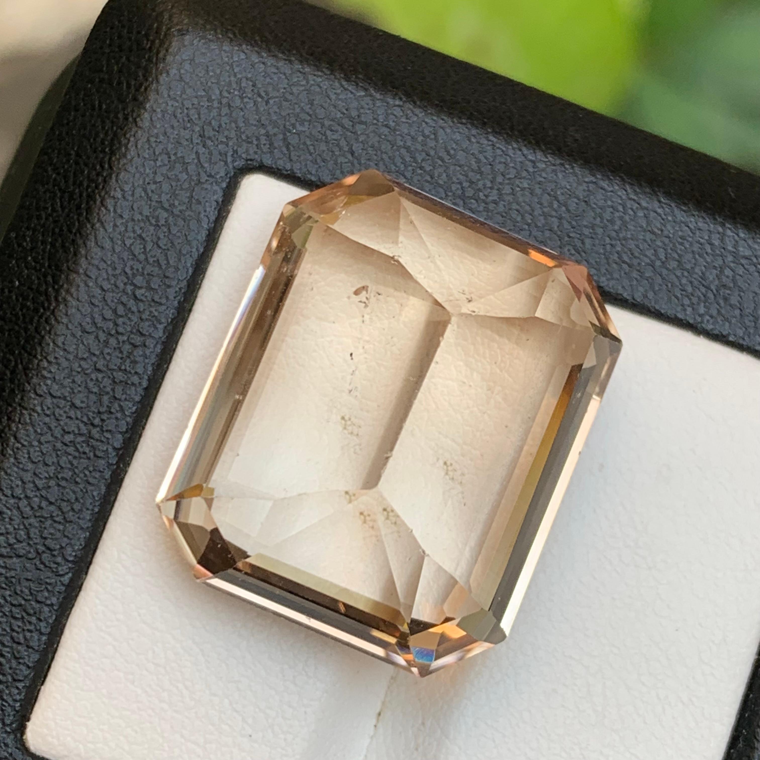 Natürlicher heller goldbrauner Topas 59.69 Ct Smaragdschliff Loser Edelstein für Anhänger für Damen oder Herren im Angebot