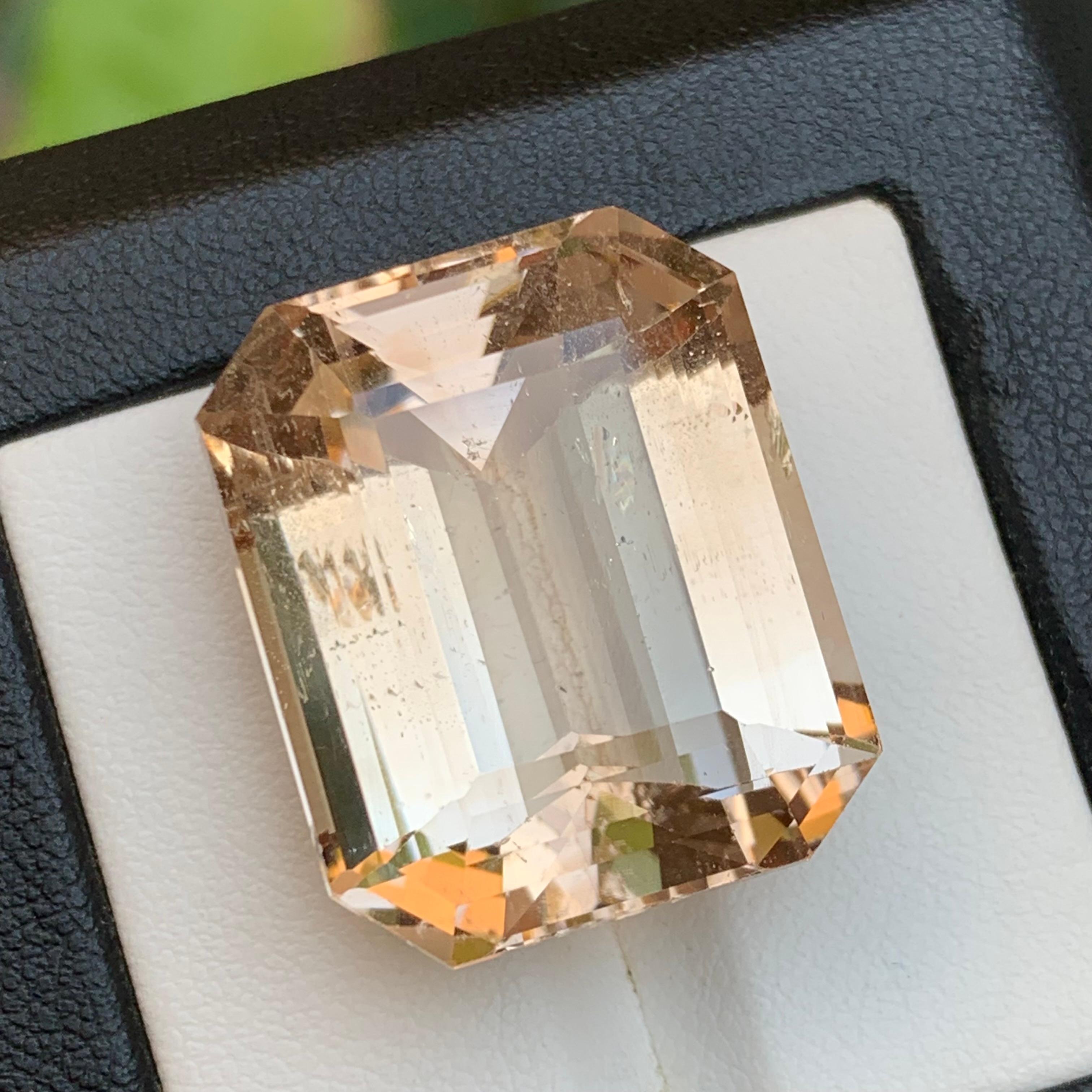 Natürlicher heller goldbrauner Topas 59.69 Ct Smaragdschliff Loser Edelstein für Anhänger im Angebot 3