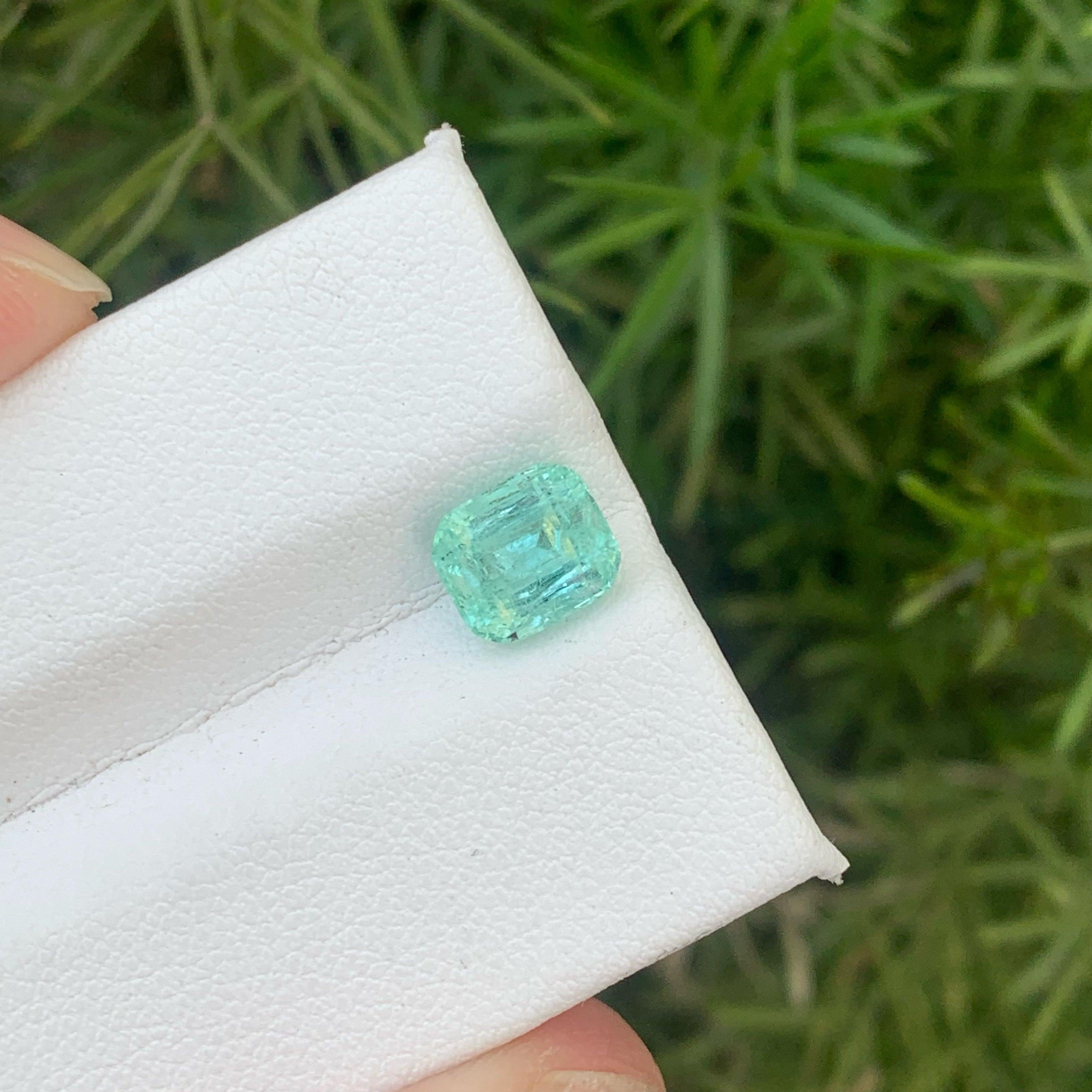 emerald loose gemstone
