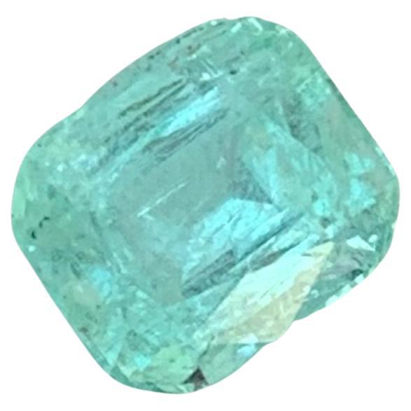 Pierre précieuse émeraude naturelle verte claire non sertie de 1,50 carat en vente