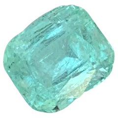 Pierre précieuse émeraude naturelle verte claire non sertie de 1,50 carat
