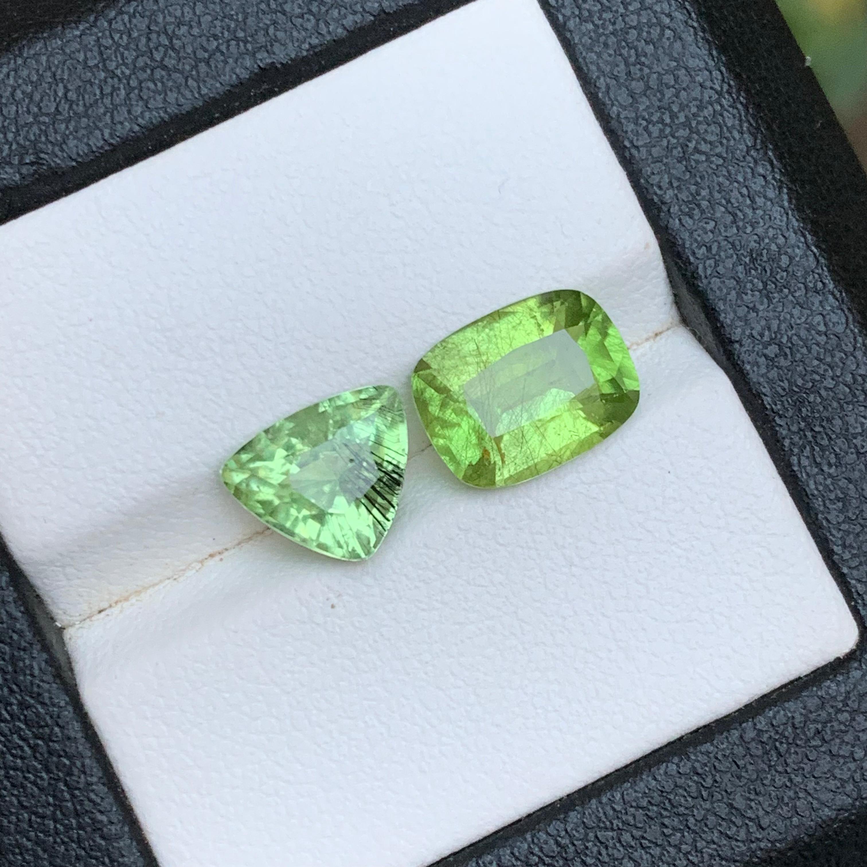Contemporary Natural Light Green Peridot 5.55 Carat Cushion & Trillion Cut Loose Gemstones For Sale