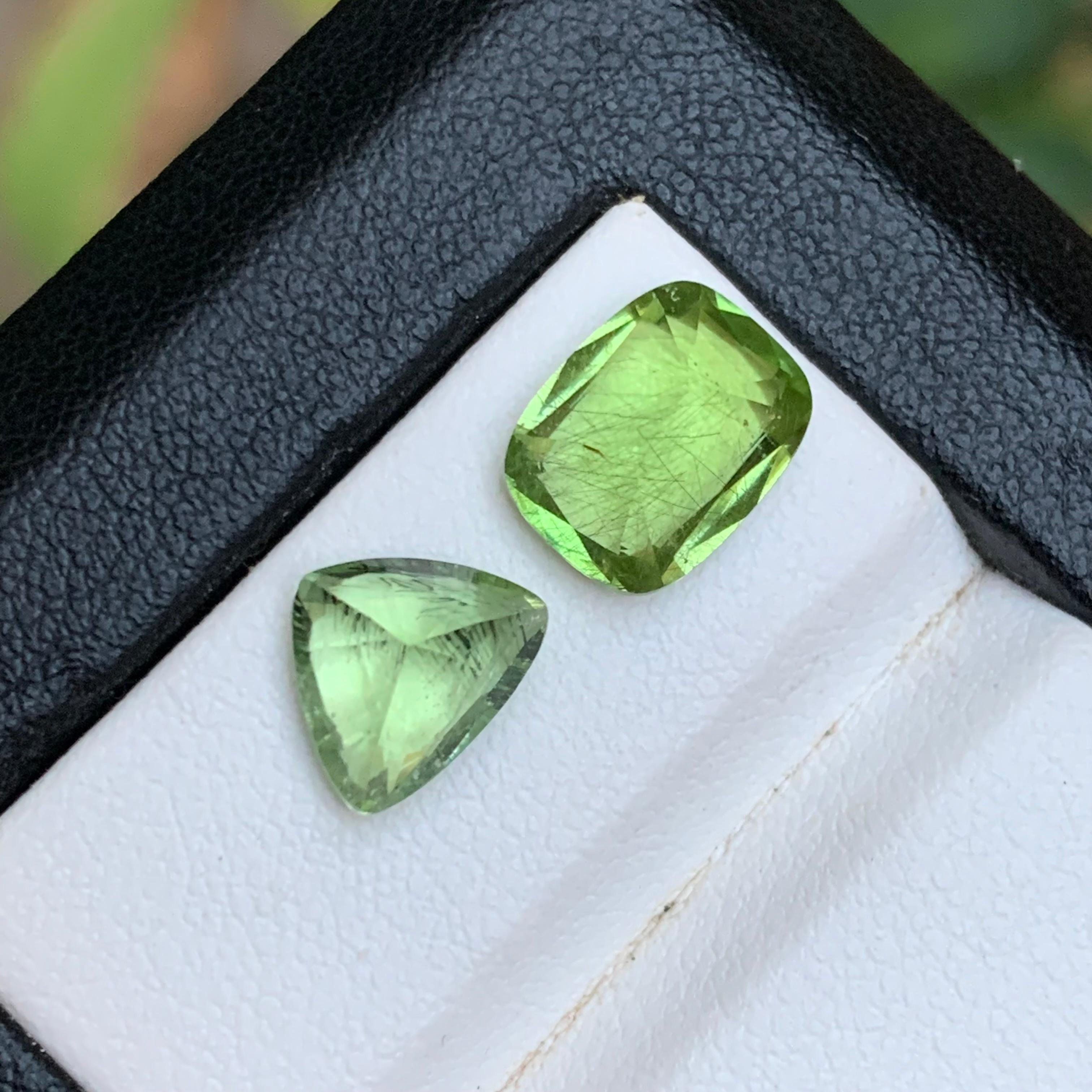 Women's or Men's Natural Light Green Peridot 5.55 Carat Cushion & Trillion Cut Loose Gemstones For Sale