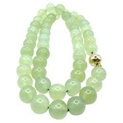 Collana di perle di giada serpentina verde chiaro da 10 mm e 20" con chiusura in oro 18 carati