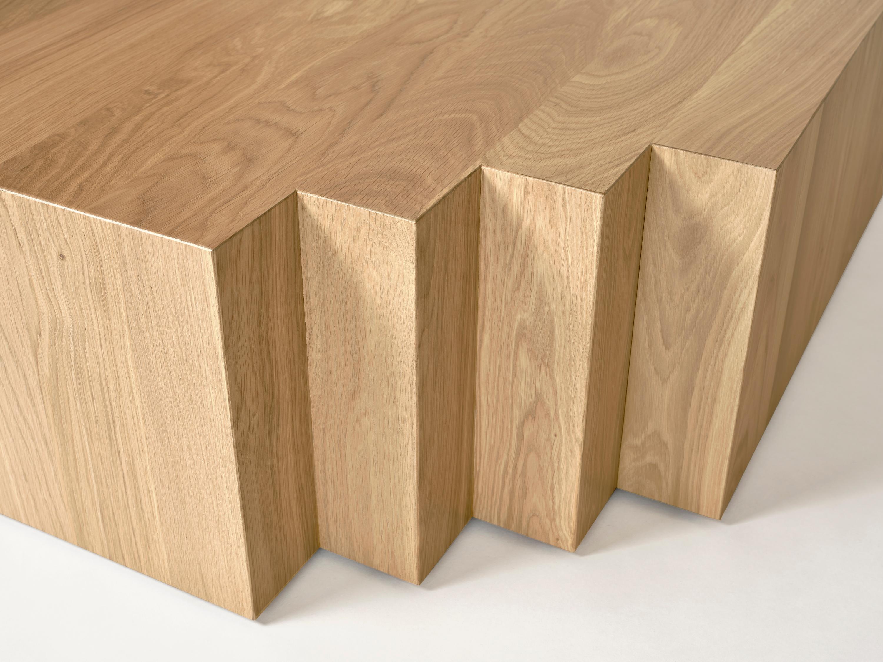 Fait main Table basse monumentale Brut par Mokko en vente