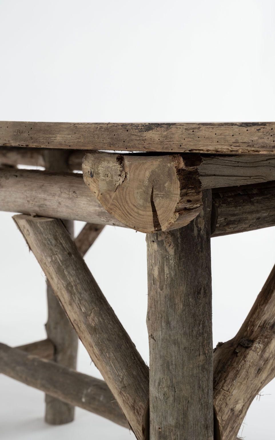 Natürlicher Tisch mit lebenden Kanten in rechteckiger Form auf rustikalem Holzsockel (21. Jahrhundert und zeitgenössisch) im Angebot