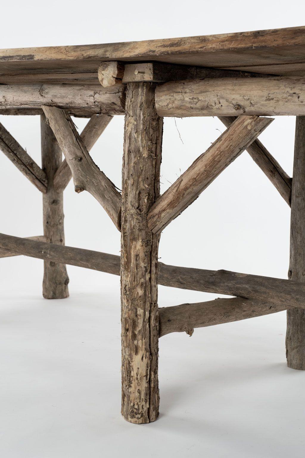 Natürlicher Tisch mit lebenden Kanten in rechteckiger Form auf rustikalem Holzsockel (Stahl) im Angebot