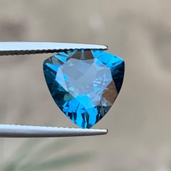 Natural London Blue Topaz 6.67 Carat Trillion Cut Loose Gemstone for Ring