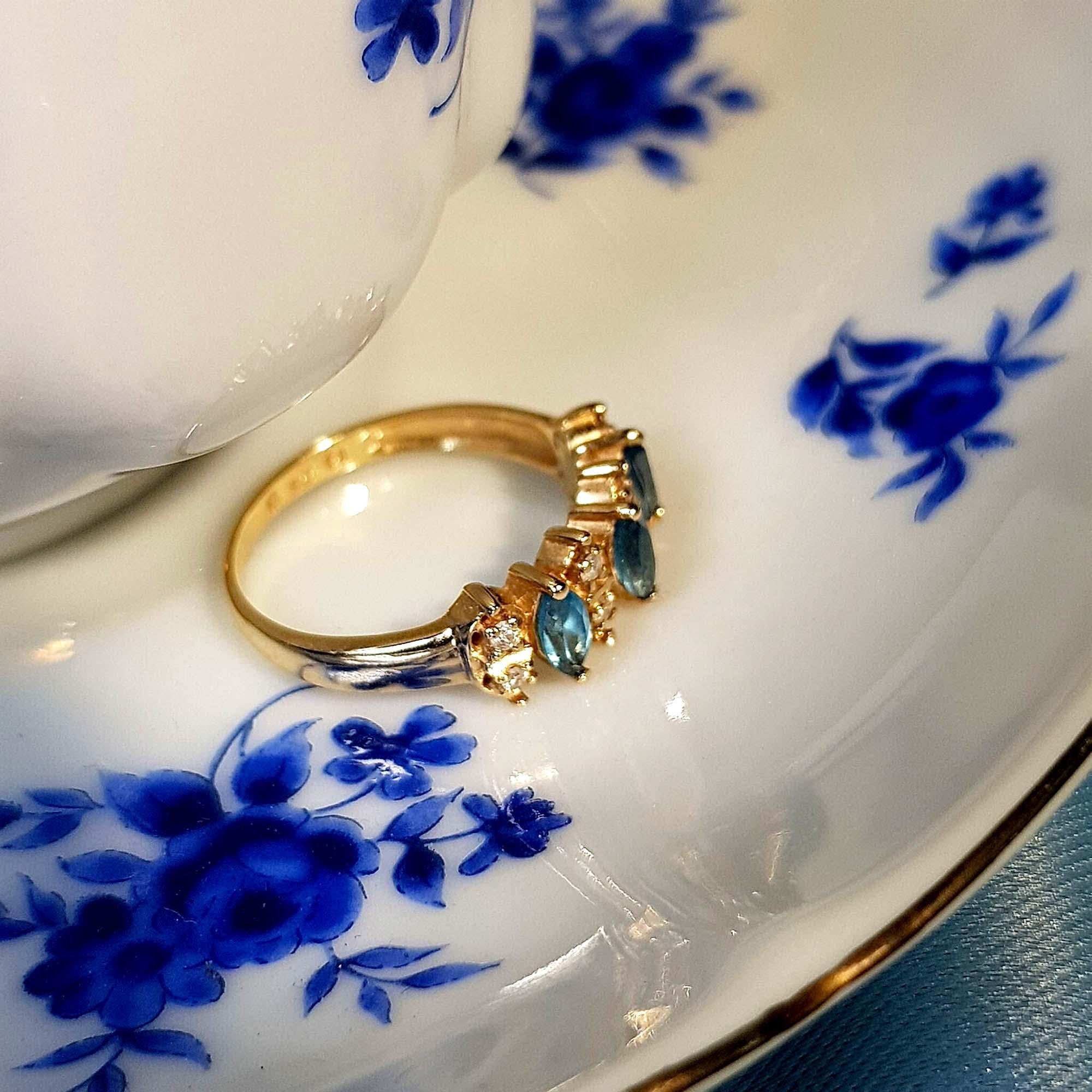 Natürlicher Londoner Blauer Topas und Diamantring im Vintage-Stil aus massivem 9K Gelbgold im Angebot 2