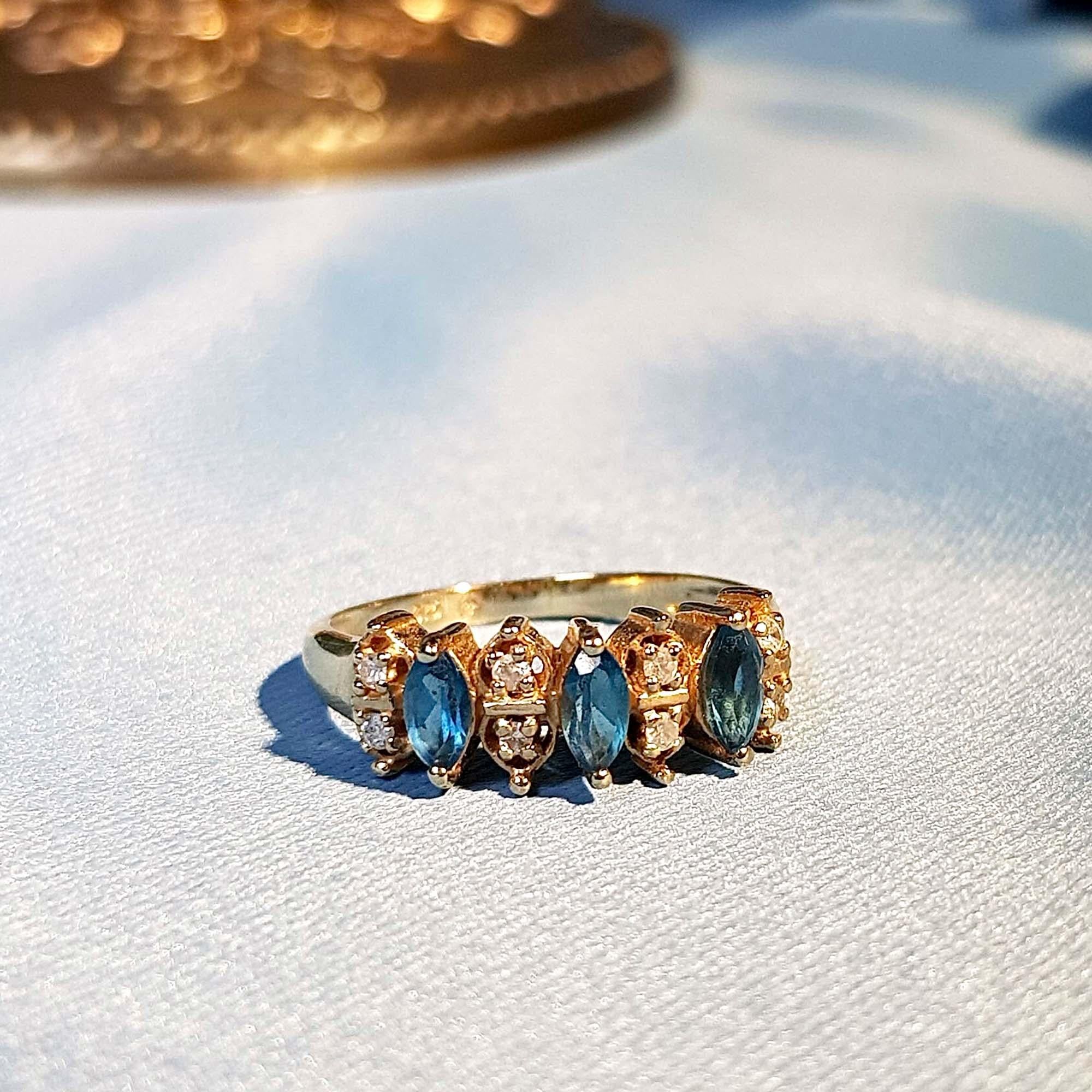 Natürlicher Londoner Blauer Topas und Diamantring im Vintage-Stil aus massivem 9K Gelbgold im Angebot 3
