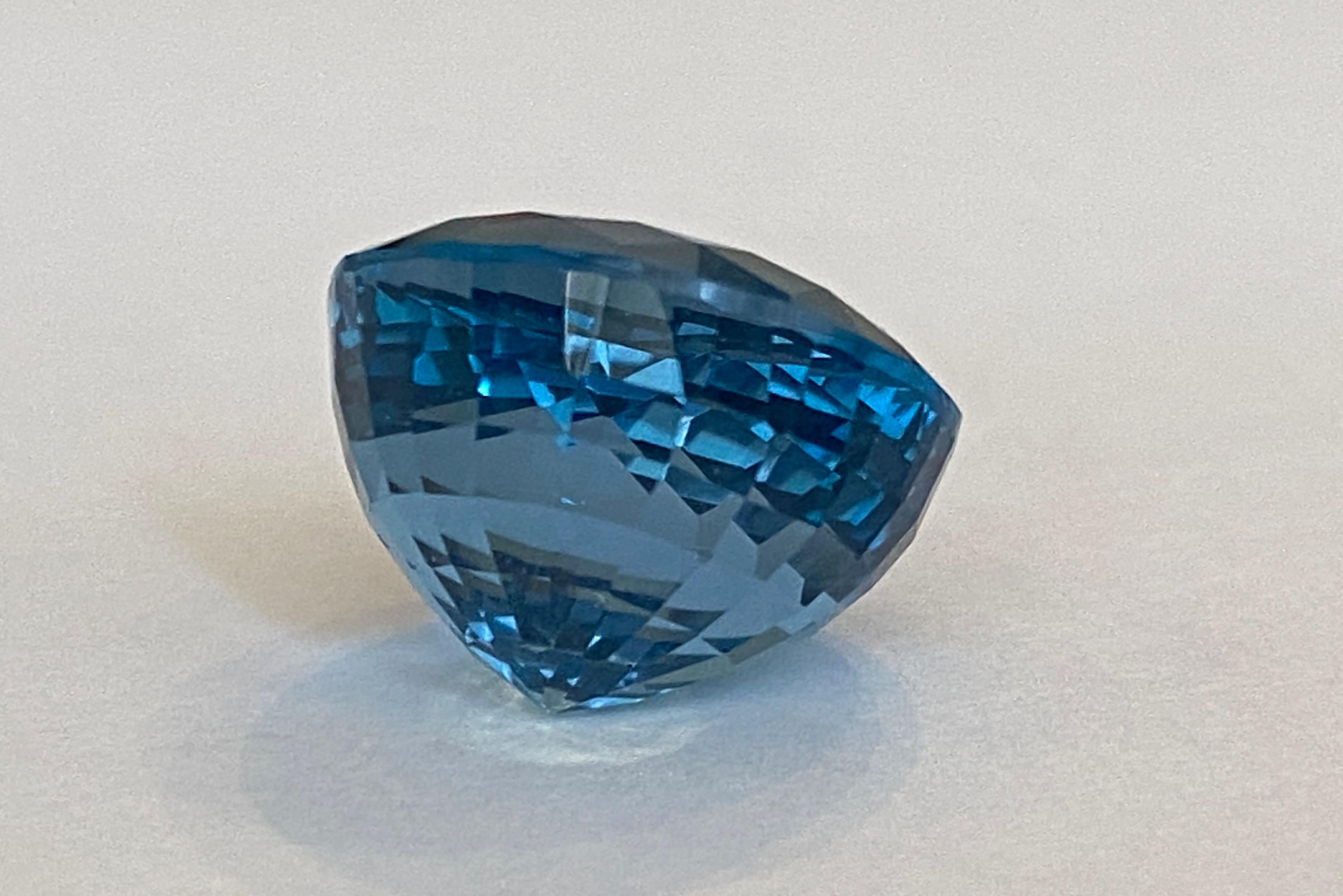 Pierre précieuse naturelle de Londres, topaze bleue 23,05 carats, ronde, taille mixte Unisexe en vente