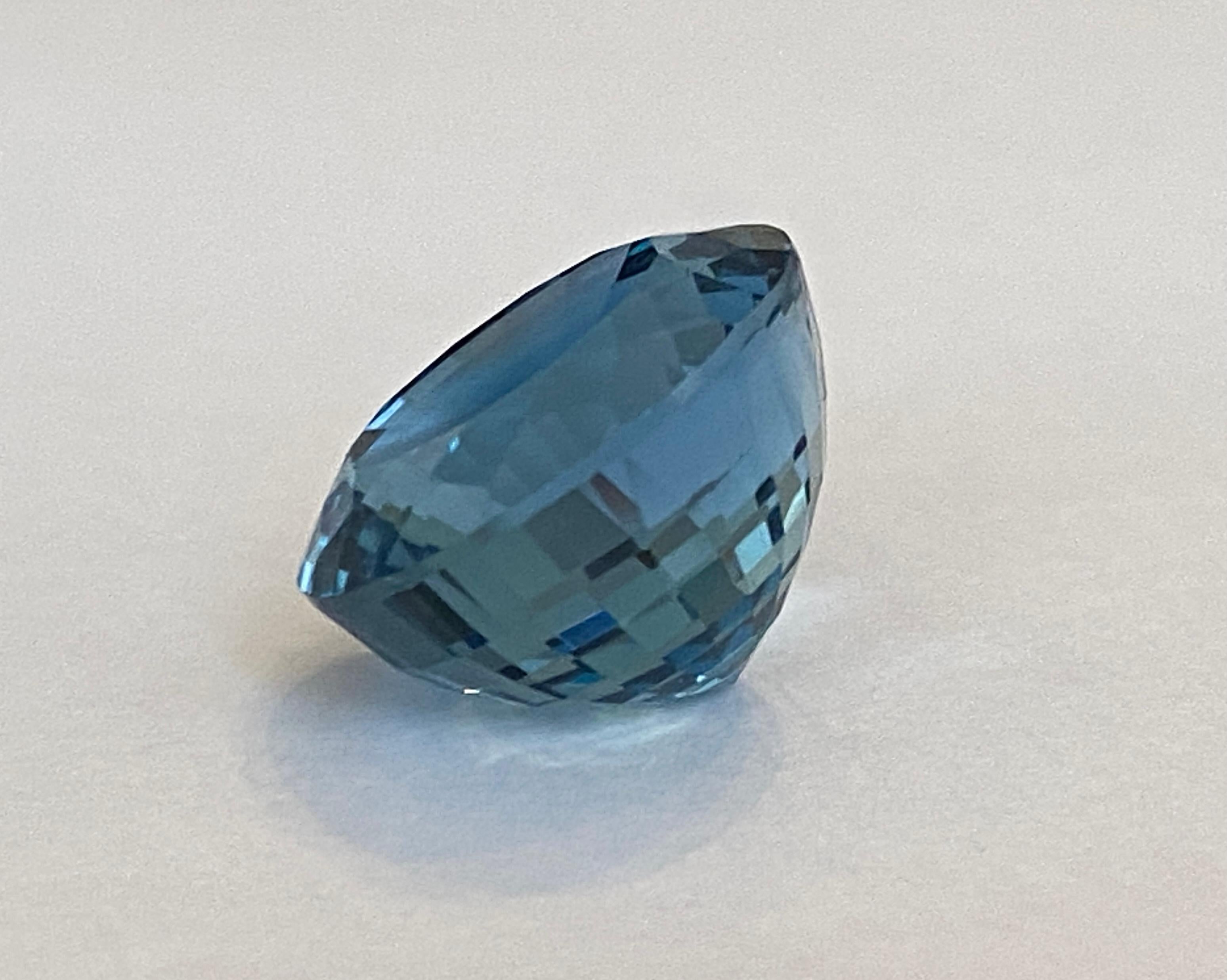 Pierre précieuse naturelle de Londres, topaze bleue 23,05 carats, ronde, taille mixte en vente 1