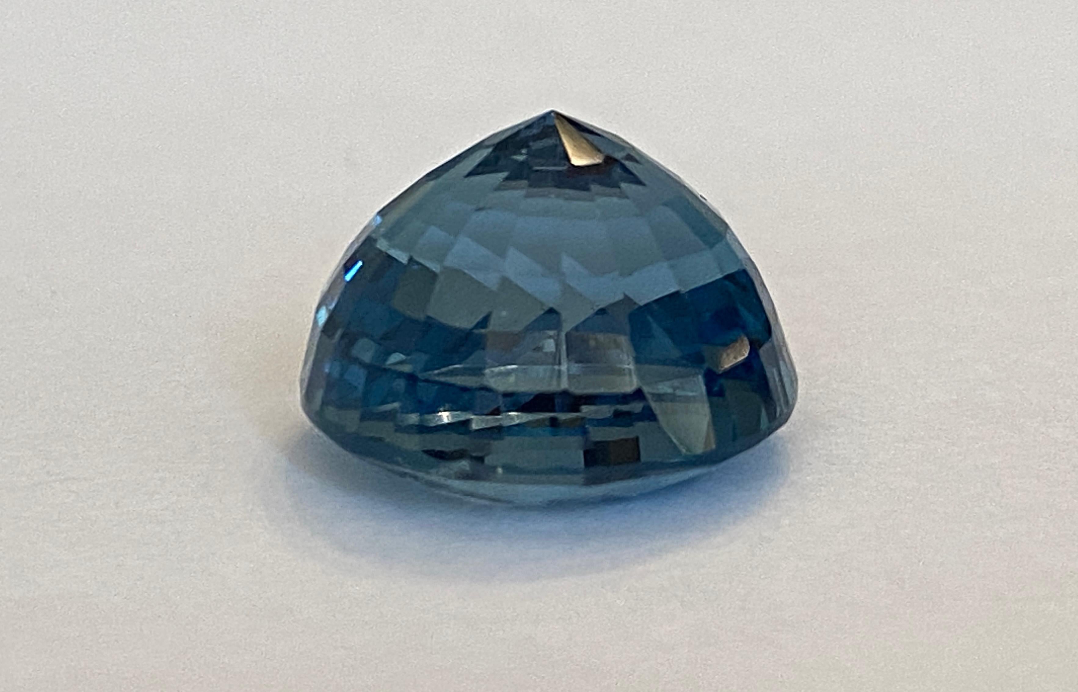 Pierre précieuse naturelle de Londres, topaze bleue 23,05 carats, ronde, taille mixte en vente 2