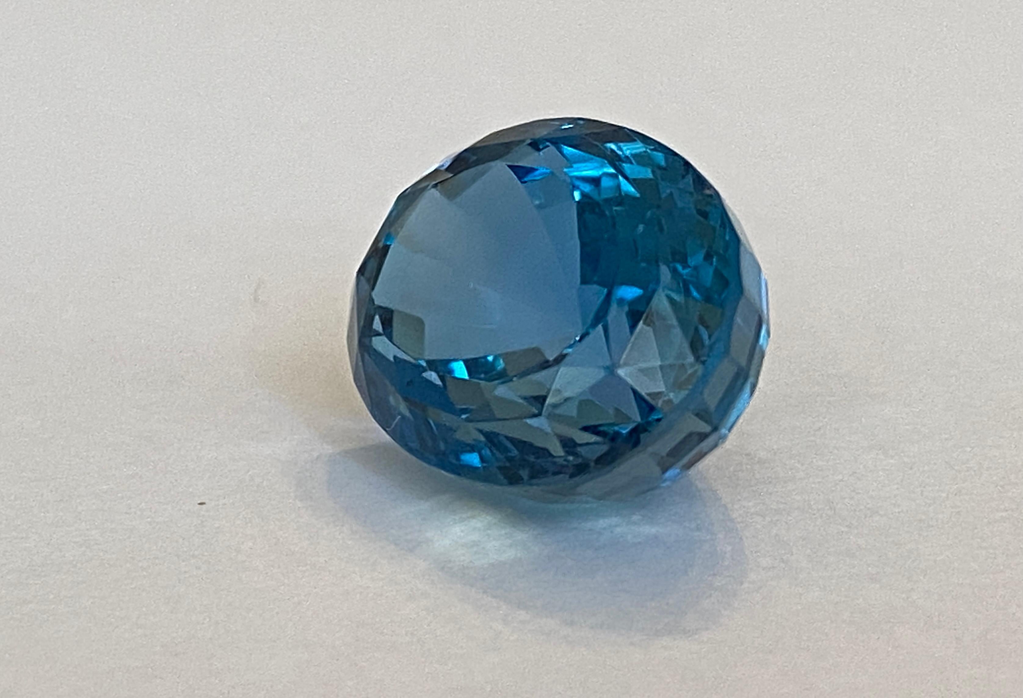 Natural London Blue Topaz Gemstone21.23 Ct Oval Mixed Cut. For Sale 1