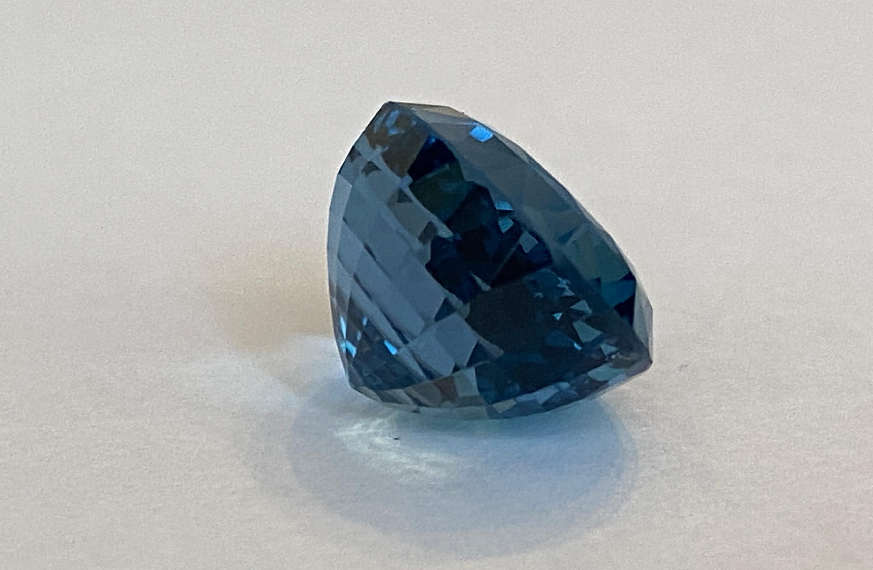 Natural London Blue Topaz Gemstone21.23 Ct Oval Mixed Cut. For Sale 2