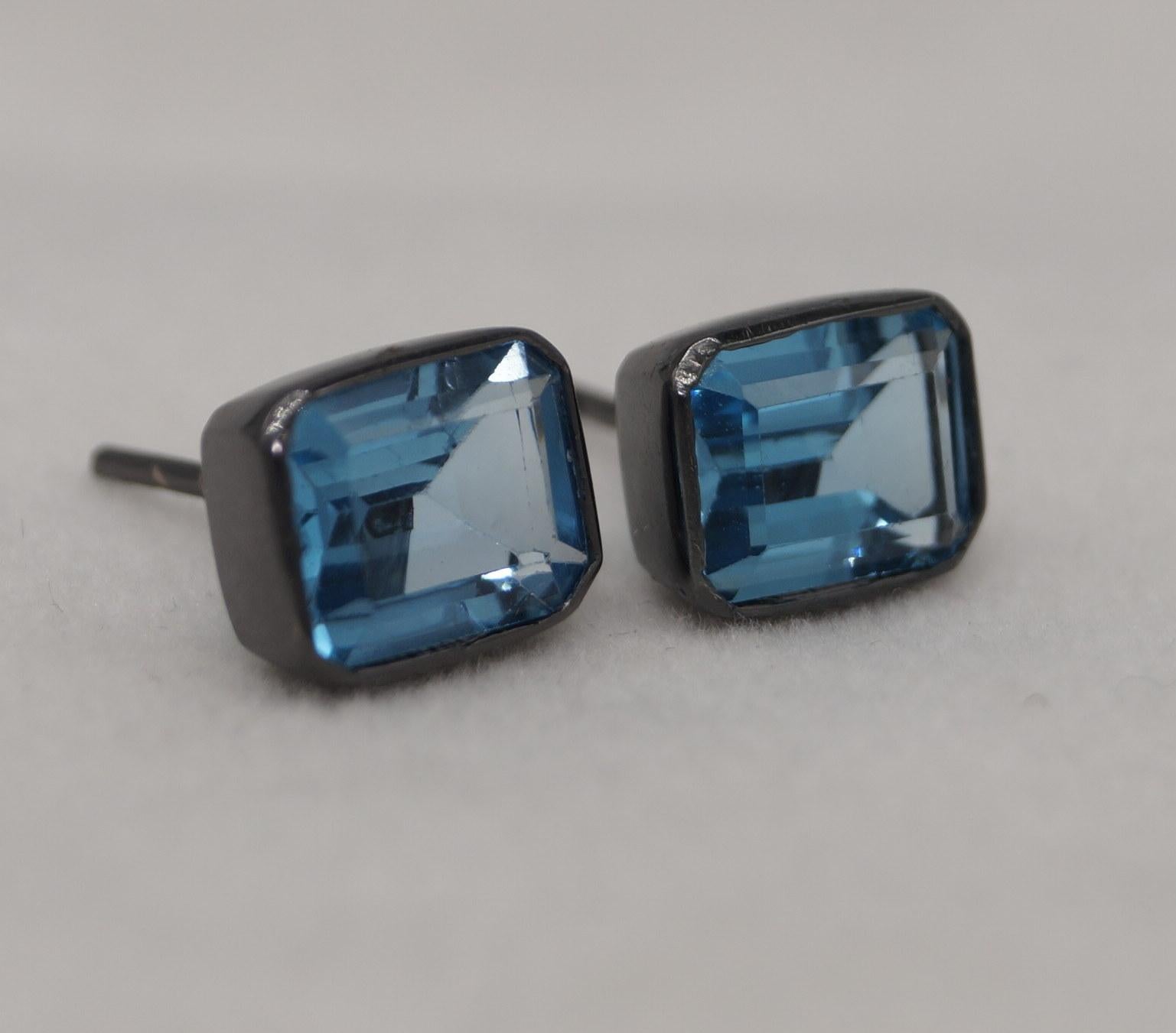 -------------------------------------------------
*DETTAGLI
-------------------------------------------------
- Metallo: Argento
-Purezza del metallo: argento 925.
-------------------------------------------------
-Pietra preziosa - topazio blu