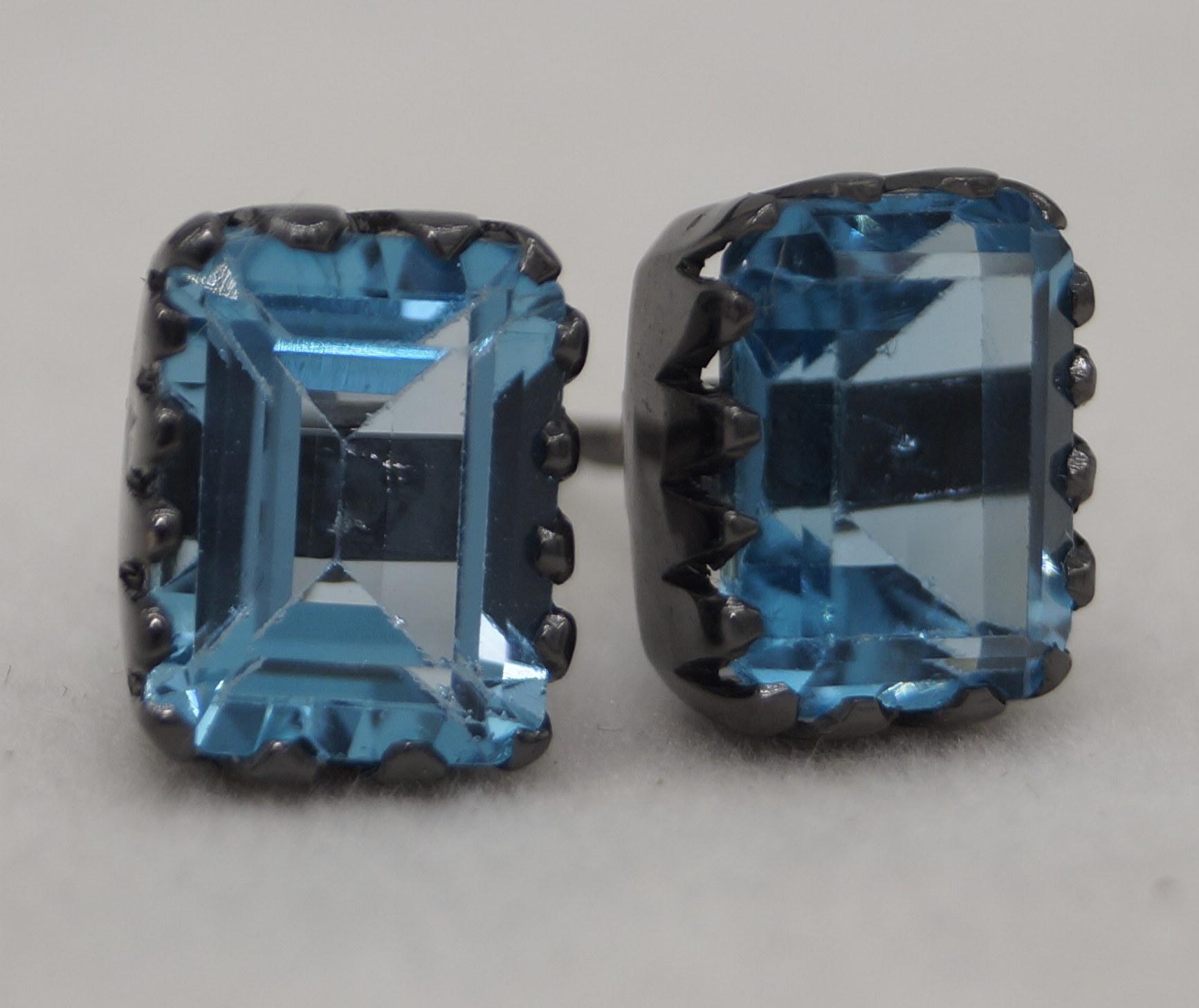 -------------------------------------------------
*DETTAGLI
-------------------------------------------------
- Metallo: Argento
-Purezza del metallo: argento 925.
-------------------------------------------------
-Pietra preziosa - topazio blu
