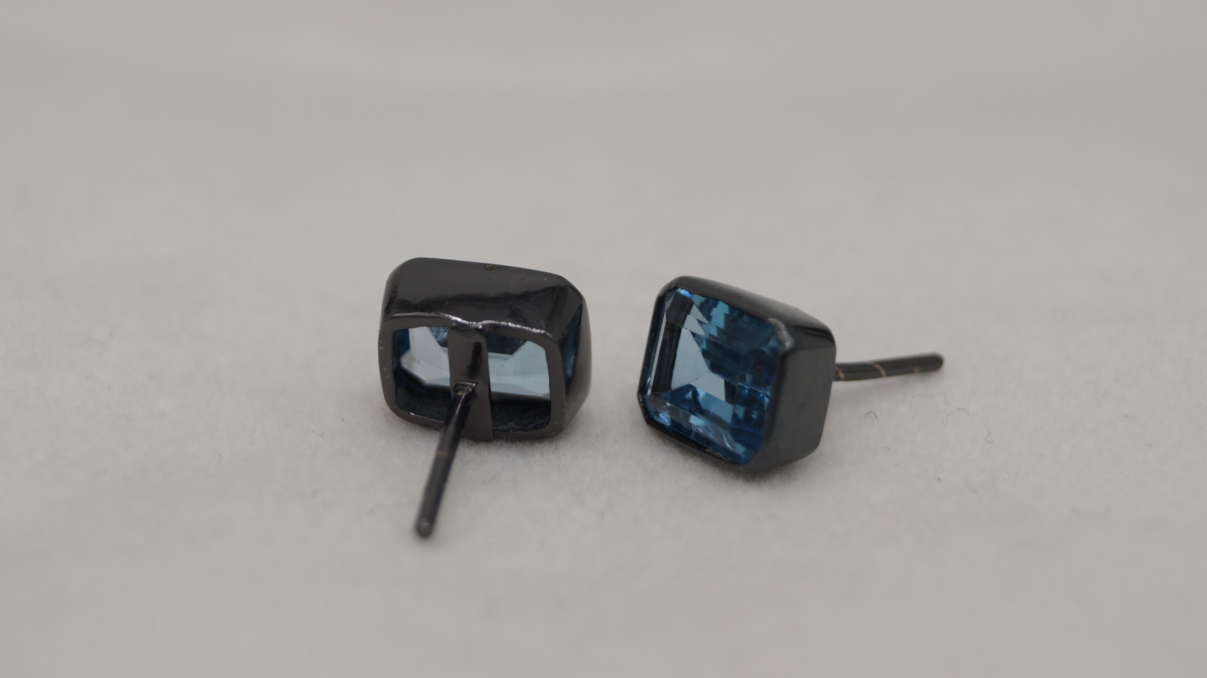 da uomo o donna Orecchini a perno in argento 925 con Topazio Blu di Londra Nature, in grassetto nero in vendita