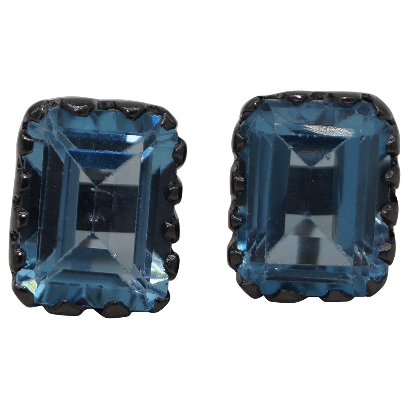 Orecchini a perno in argento 925 con Topazio Blu di Londra Nature, in grassetto nero in vendita
