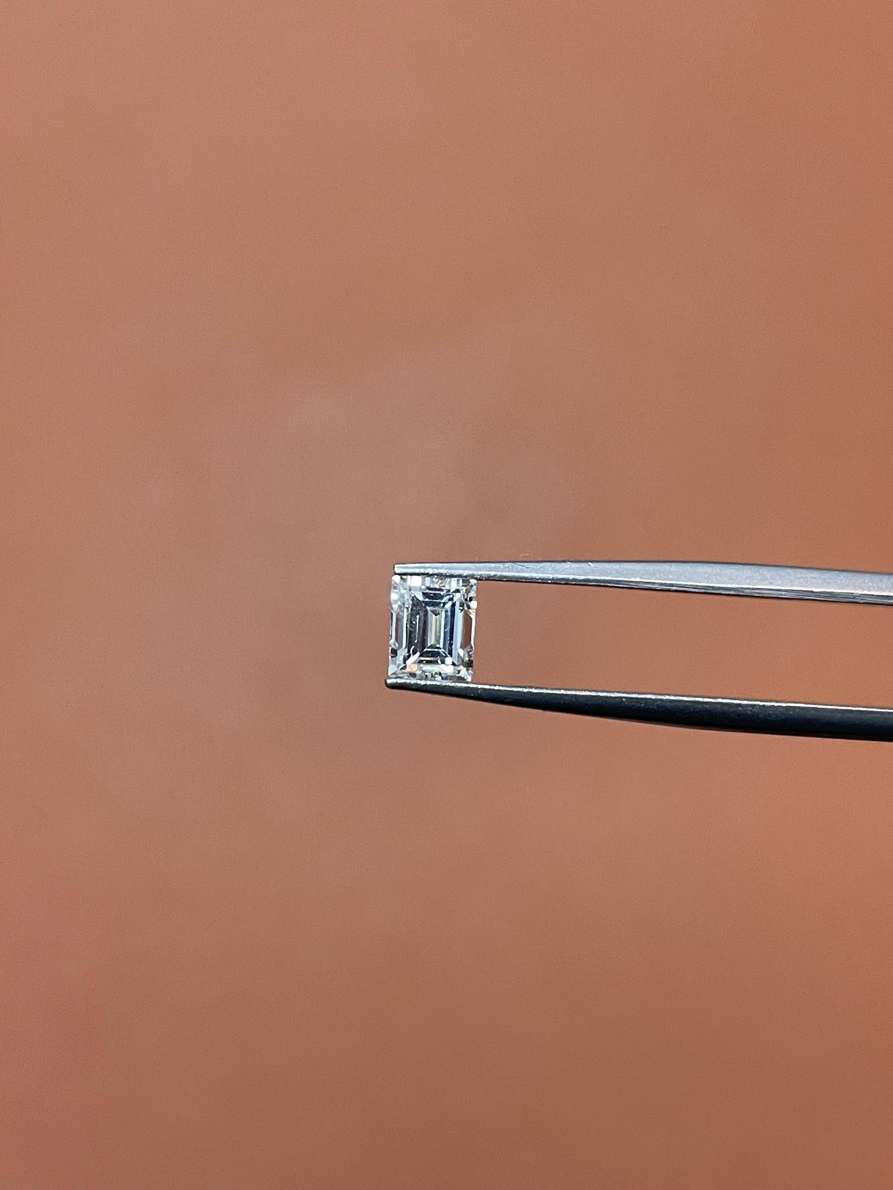 ARTIKELBEZEICHNUNG
ID #:
55901
Steinform:
Smaragdschliff-Diamant
Gewicht der Diamanten:
0,52 CT
Klarheit:
VS2
Farbe:
J
Messungen 
3.82 x 3.05 x 2.45 mm
Unser Preis:
$1077.00
Diese echten Diamanten werden von unserem hauseigenen Gemmologen