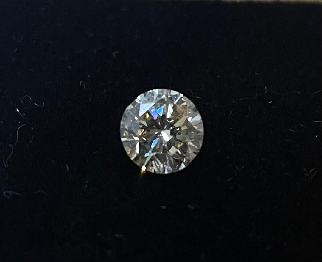 DESCRIPTION DE L'ARTICLE
ID # : 56814
Forme de la pierre : Brillant rond
Poids du diamant : 1,20 CT
Clarté : SI
Couleur : A&M
Dimensions : 6.34x6.45x3.91 mm
Notre prix : $2340.00
Ces diamants authentiques sont classés approximativement par notre