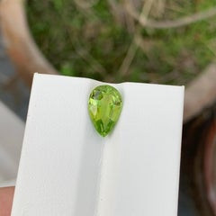 Natural Loose 2.55 Carat Peridot Pear Shape Gem For Jewellery Making