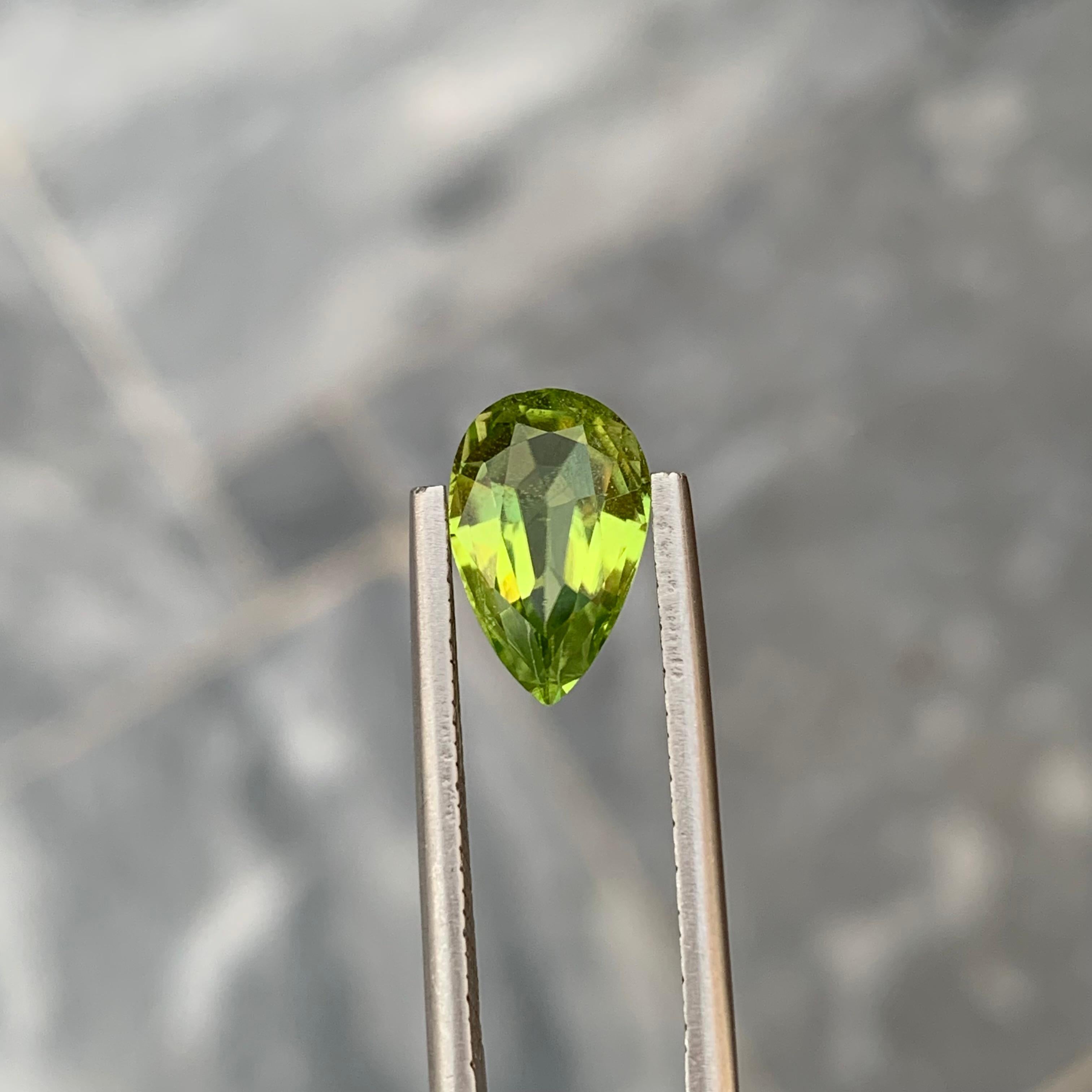 Natural Loose 2.55 Carat Peridot Pear Shape Gem For Jewellery Making  For Sale 1