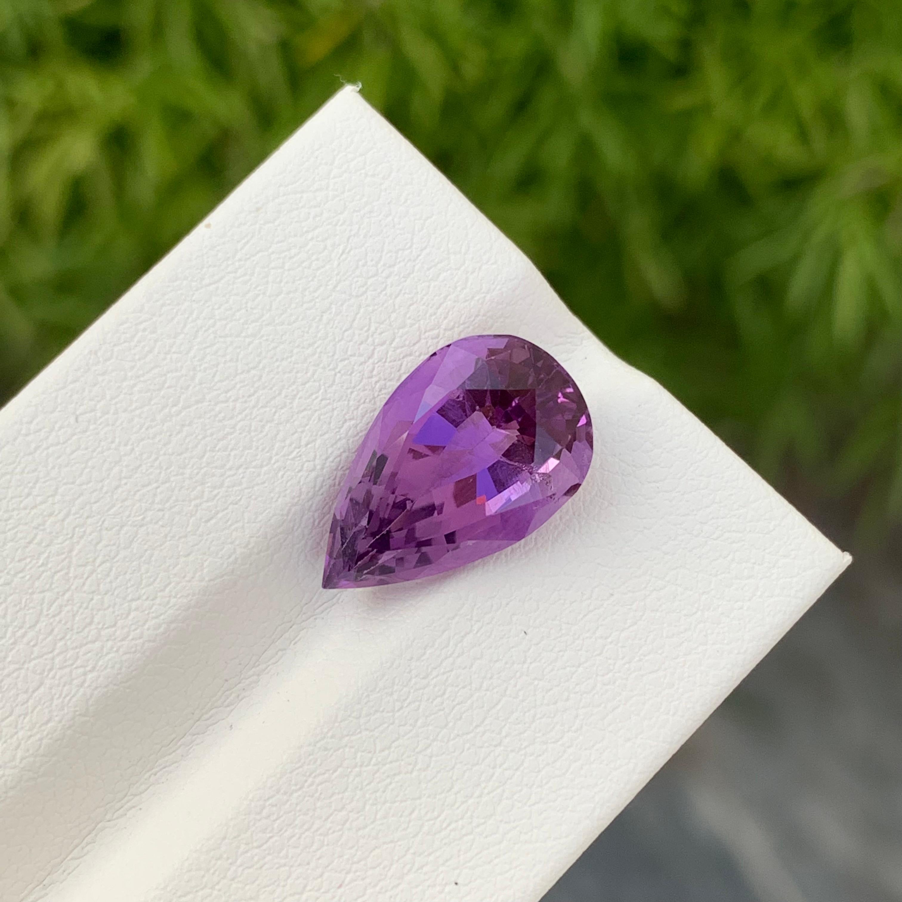 Améthyste en vrac
Poids : 5,00 carats
Dimension : 15,3 x 9,4 x 7 mm
Couleur : Violet
Origine : Brésil
Traitement : Non
Certificat : Sur demande
Forme : Poire

L'améthyste, une variété étonnante de quartz connue pour sa teinte violette envoûtante,