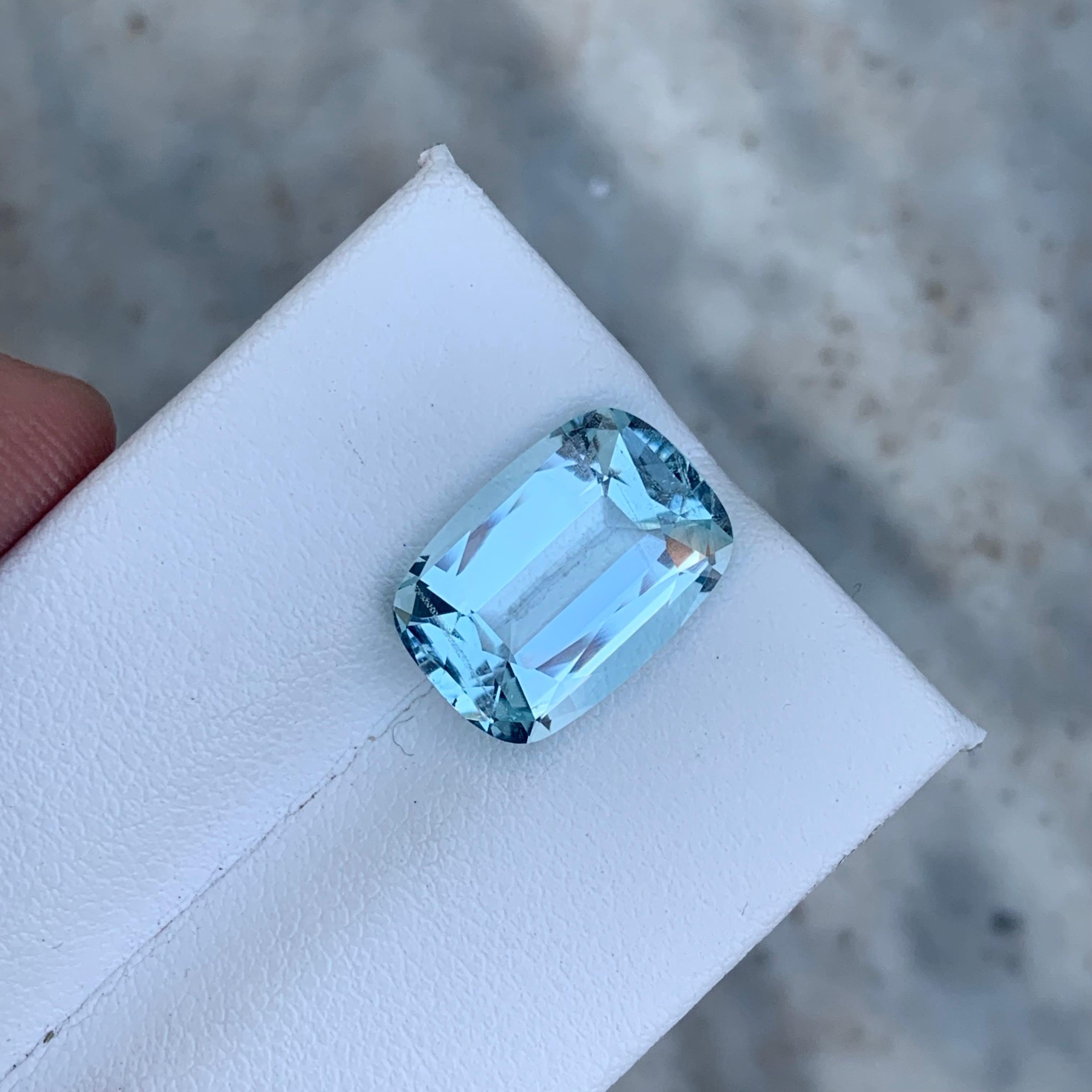 Aguamarina natural suelta de 5,70 quilates cojín largo piedra de nacimiento de marzo en Nuevo estado para la venta en Peshawar, PK