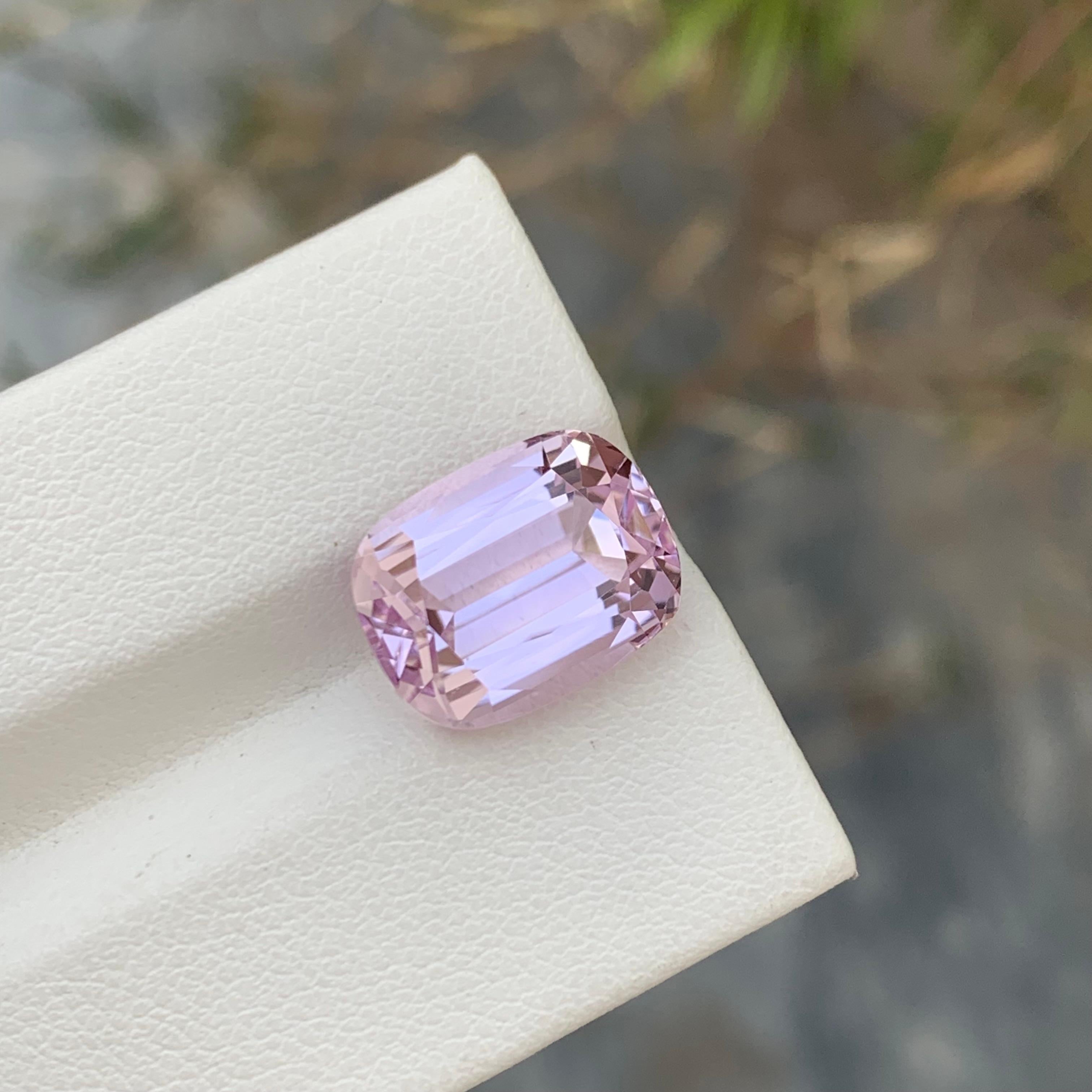 Natürliche lose 8,25 Karat Lavendel Farbe Kunzit Cushion Edelstein für Ring im Zustand „Neu“ in Peshawar, PK