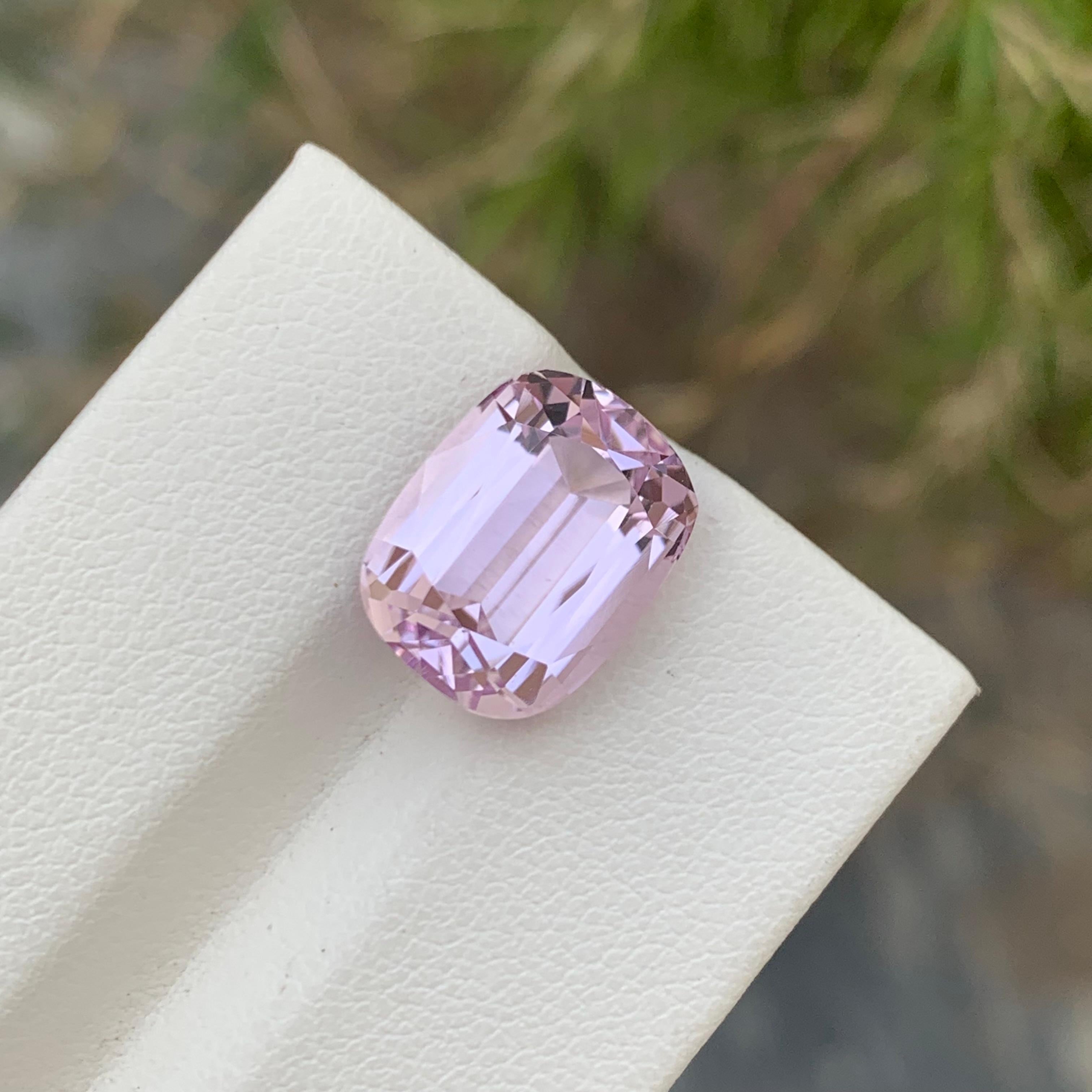 Kunzite naturelle taille coussin de 8,25 carats de couleur lavande pour bague  Unisexe en vente