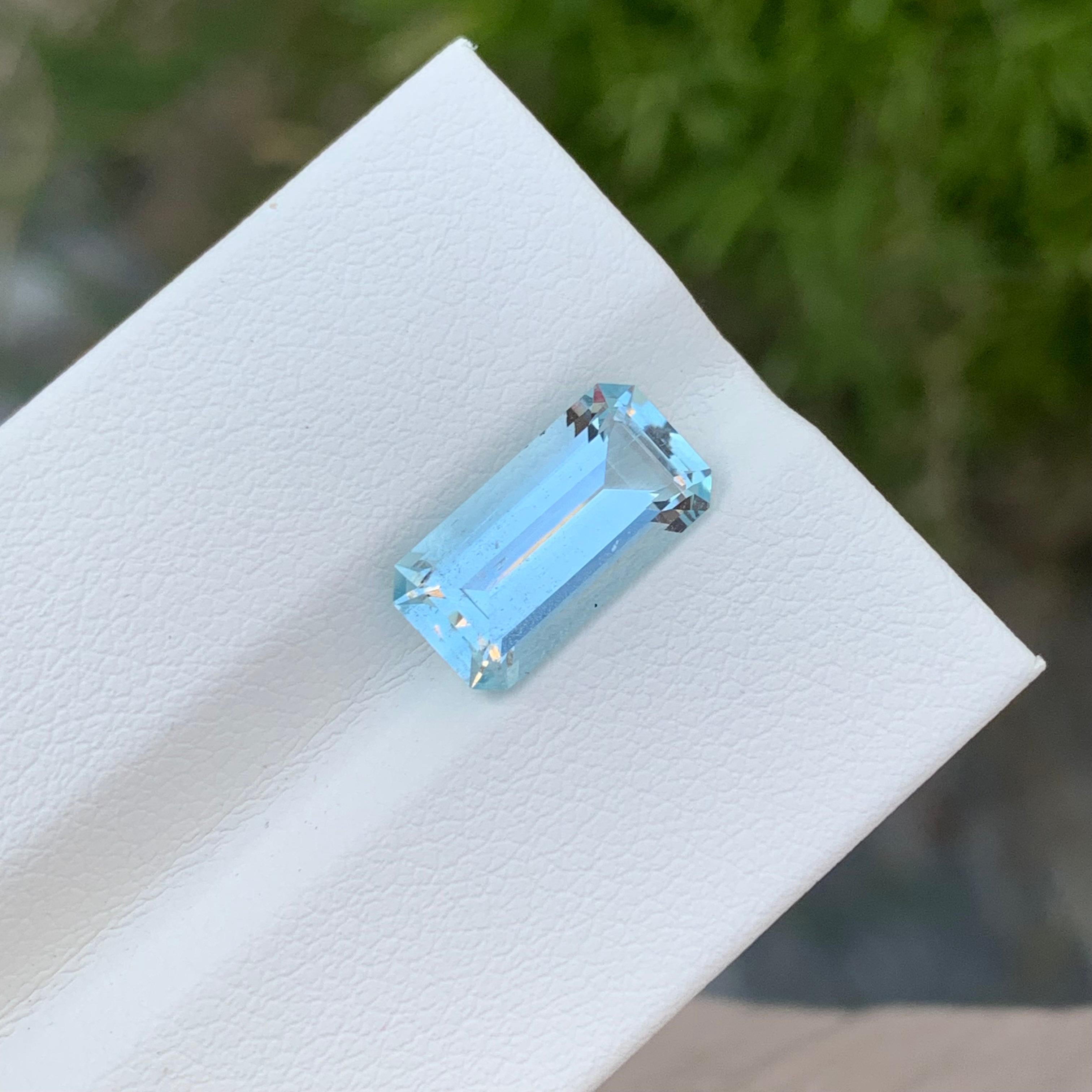 Arts and Crafts Natural Loose Aquamarine 2.90 Carat Emerald Shape Gem For Jewellery  For Sale