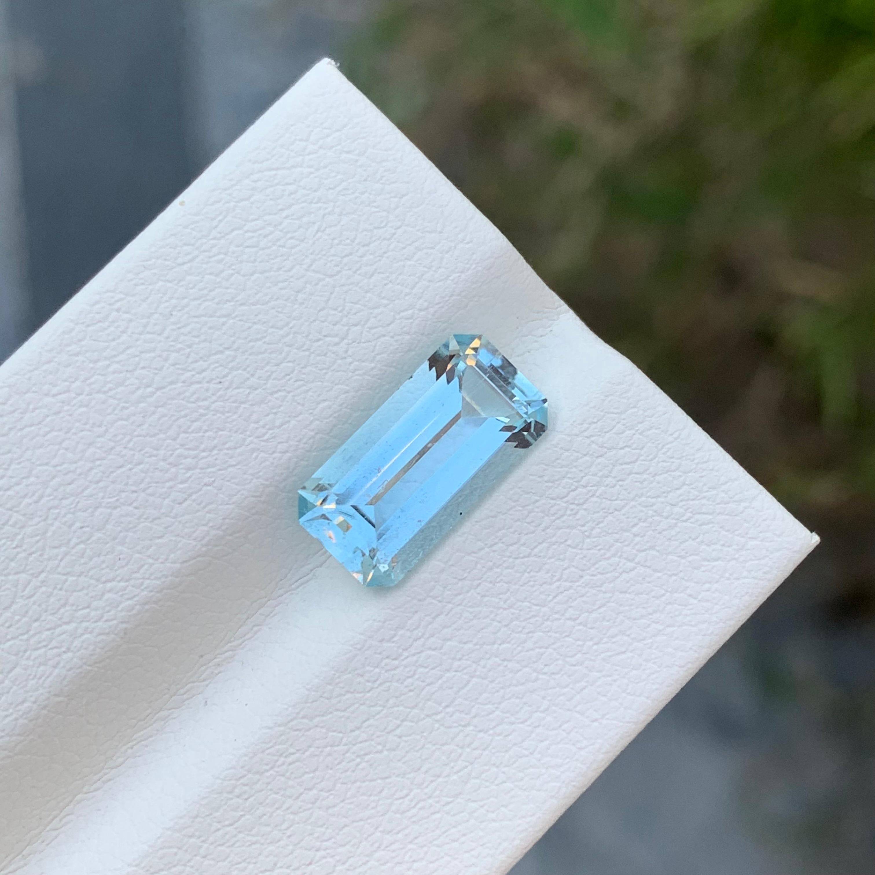 Natural Loose Aquamarine 2.90 Carat Emerald Shape Gem For Jewellery  In New Condition For Sale In Peshawar, PK