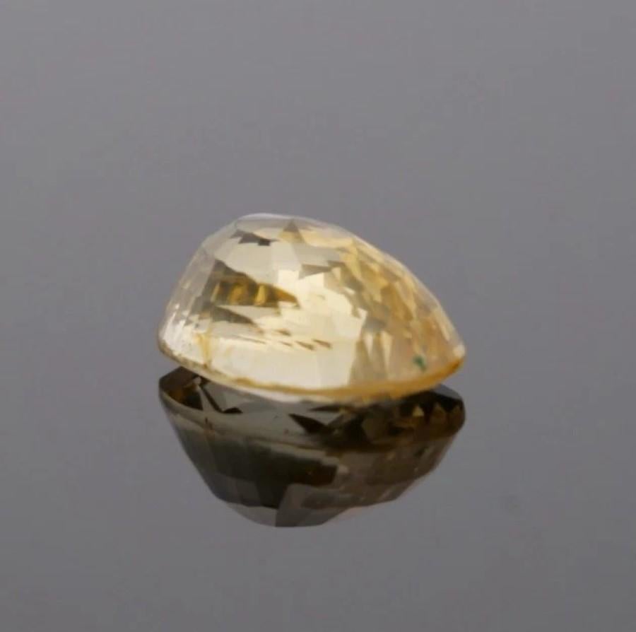 De las mujeres Natural Loose Elongated Cushion Mixed Brilliant Cut 8.65 Carat Yellow Sapphire en venta