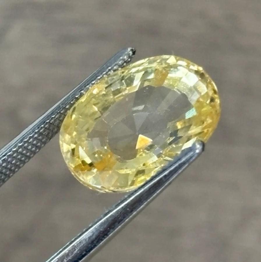 Natural Loose Elongated Cushion Mixed Brilliant Cut 8.65 Carat Yellow Sapphire en venta 3