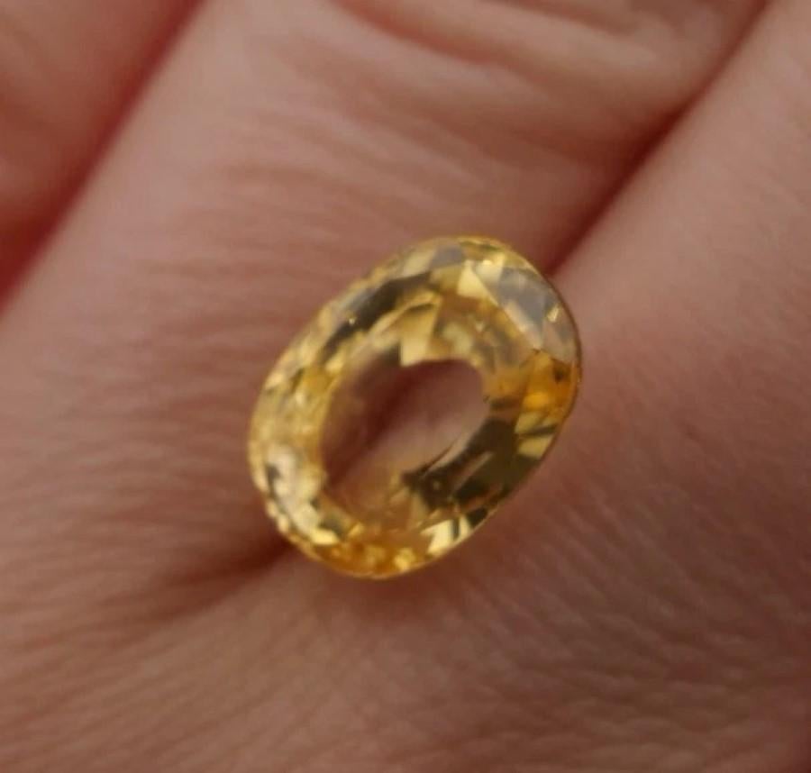 Natural Loose Elongated Cushion Mixed Brilliant Cut 8.65 Carat Yellow Sapphire en venta 4