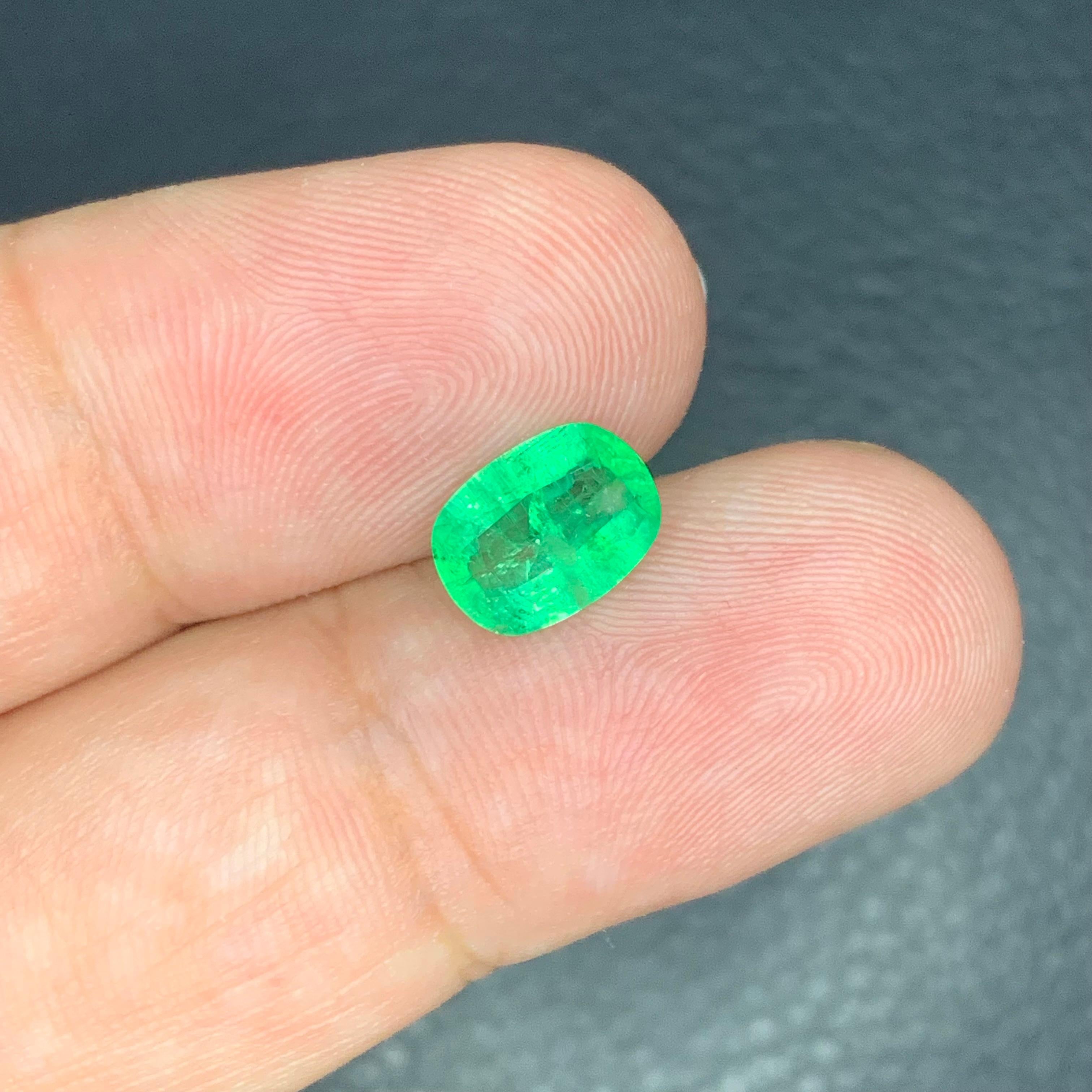 Natürlicher loser Smaragd 1,60 Karat im Zustand „Neu“ im Angebot in Peshawar, PK