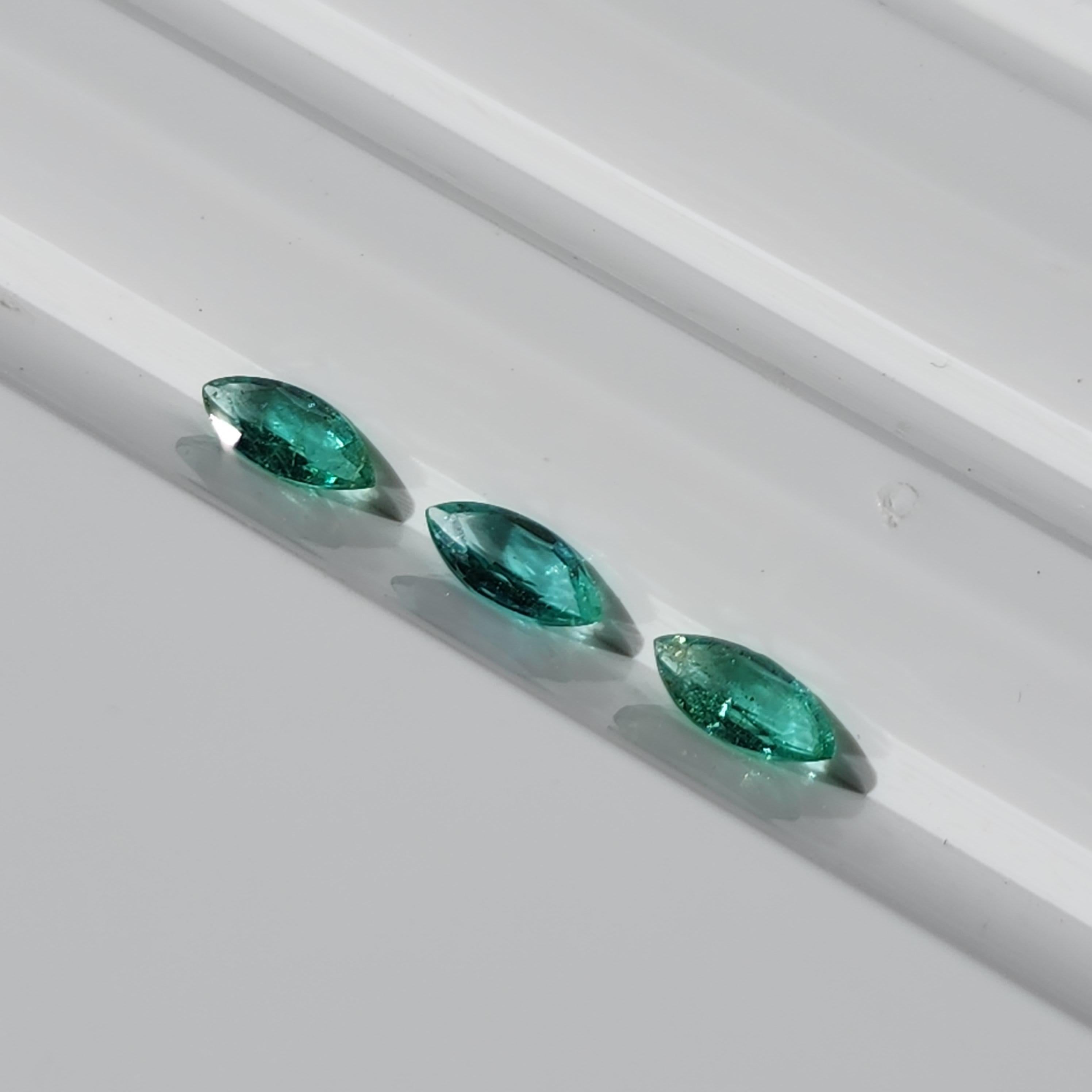 Women's or Men's 0.55Ct Natural Loose Emerald Marqiuse Shape 3 Pcs For Sale