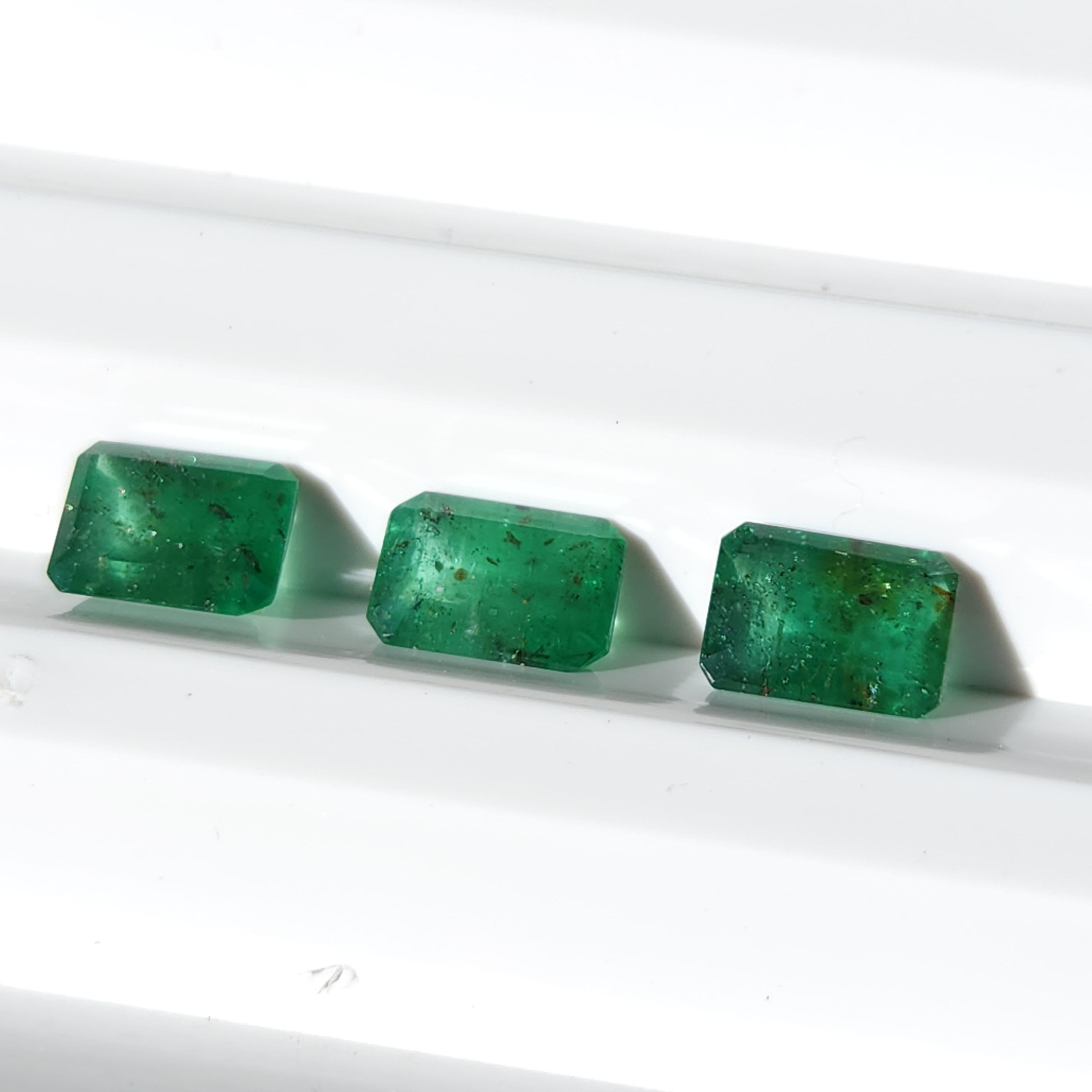 Modern 1.82Ct Natural Loose Emerald Radiant Shape 3 Pcs For Sale