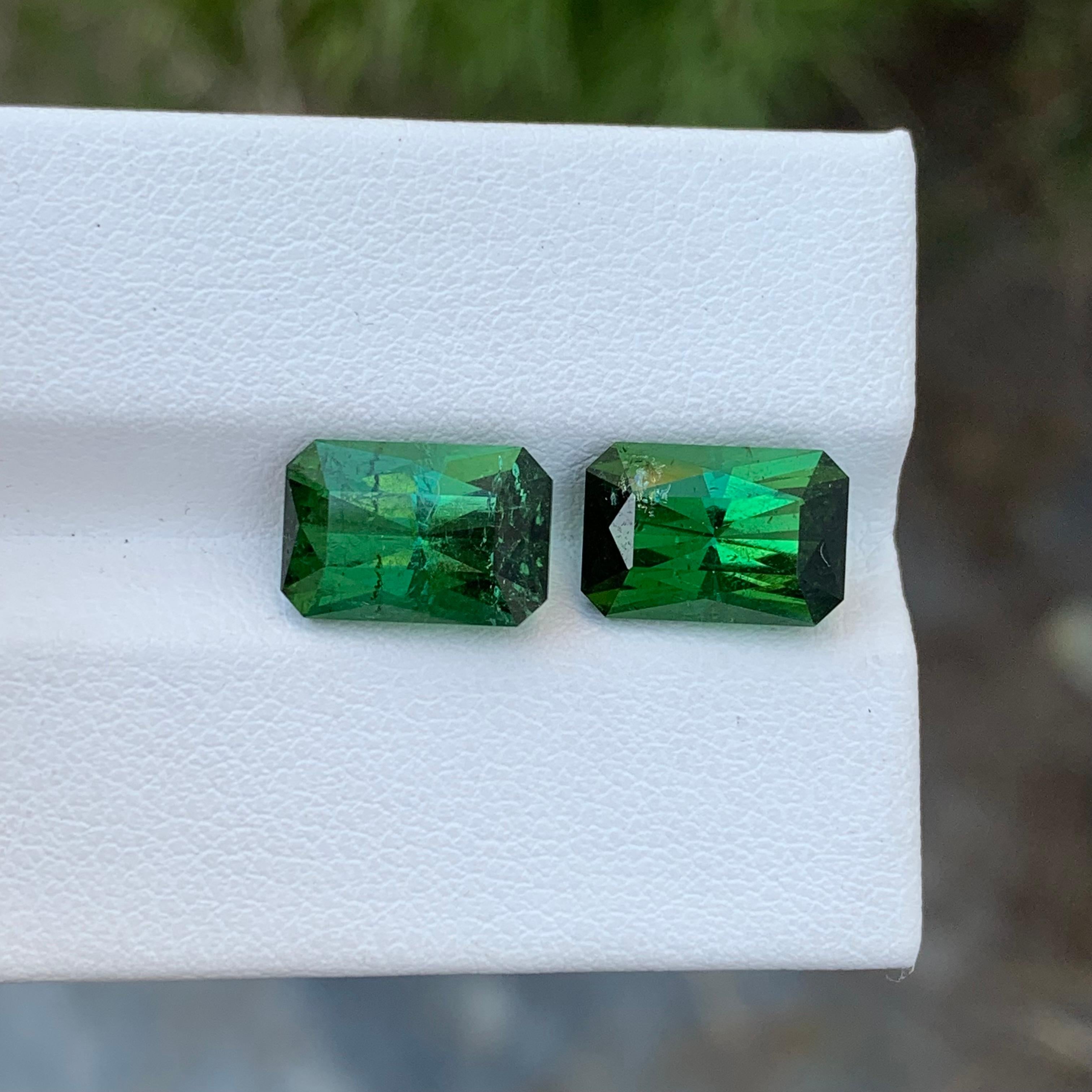 Natürlicher loser grüner Turmalin Paar 8,0 Karat Smaragd Form Edelstein für Ohrringe  im Angebot 4