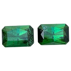 Paire de tourmalines vertes naturelles en forme d'émeraude de 8,0 carats pour boucles d'oreilles 