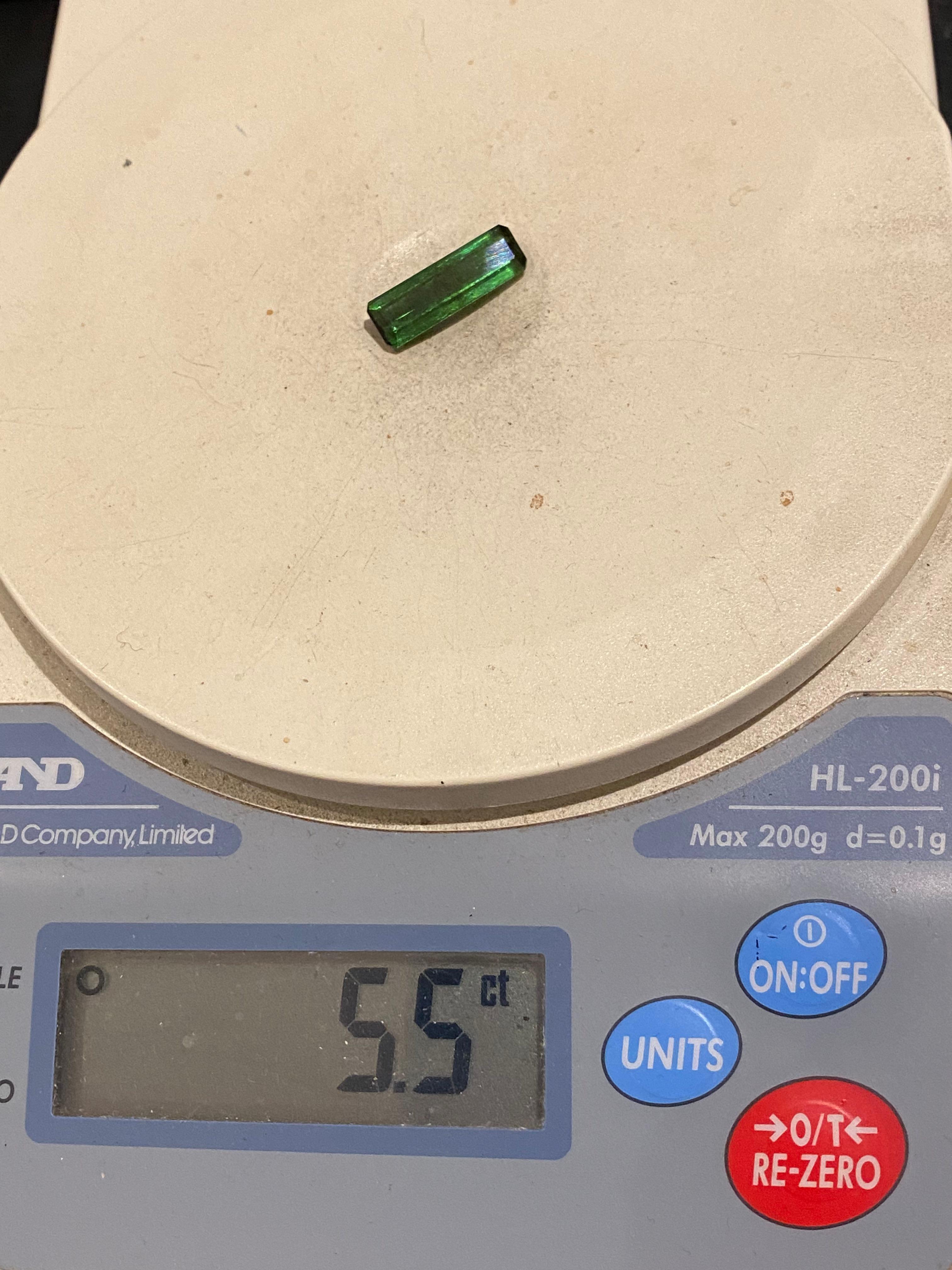 Tourmaline verte naturelle non sertie (Verdelite), taille baguette, 5,50 carats Excellent état - En vente à MELBOURNE, AU