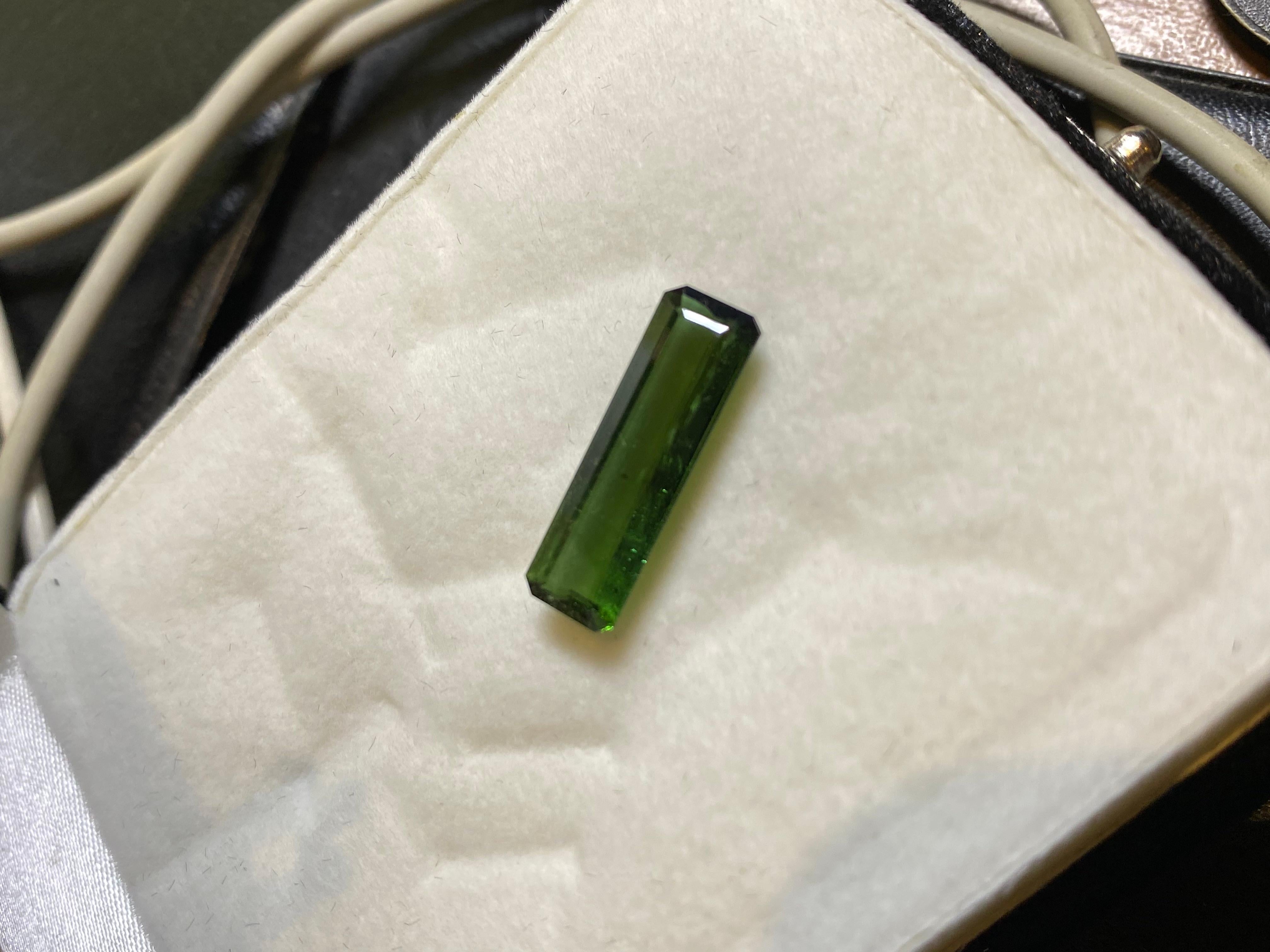 Tourmaline verte naturelle non sertie (Verdelite), taille baguette, 5,50 carats Unisexe en vente