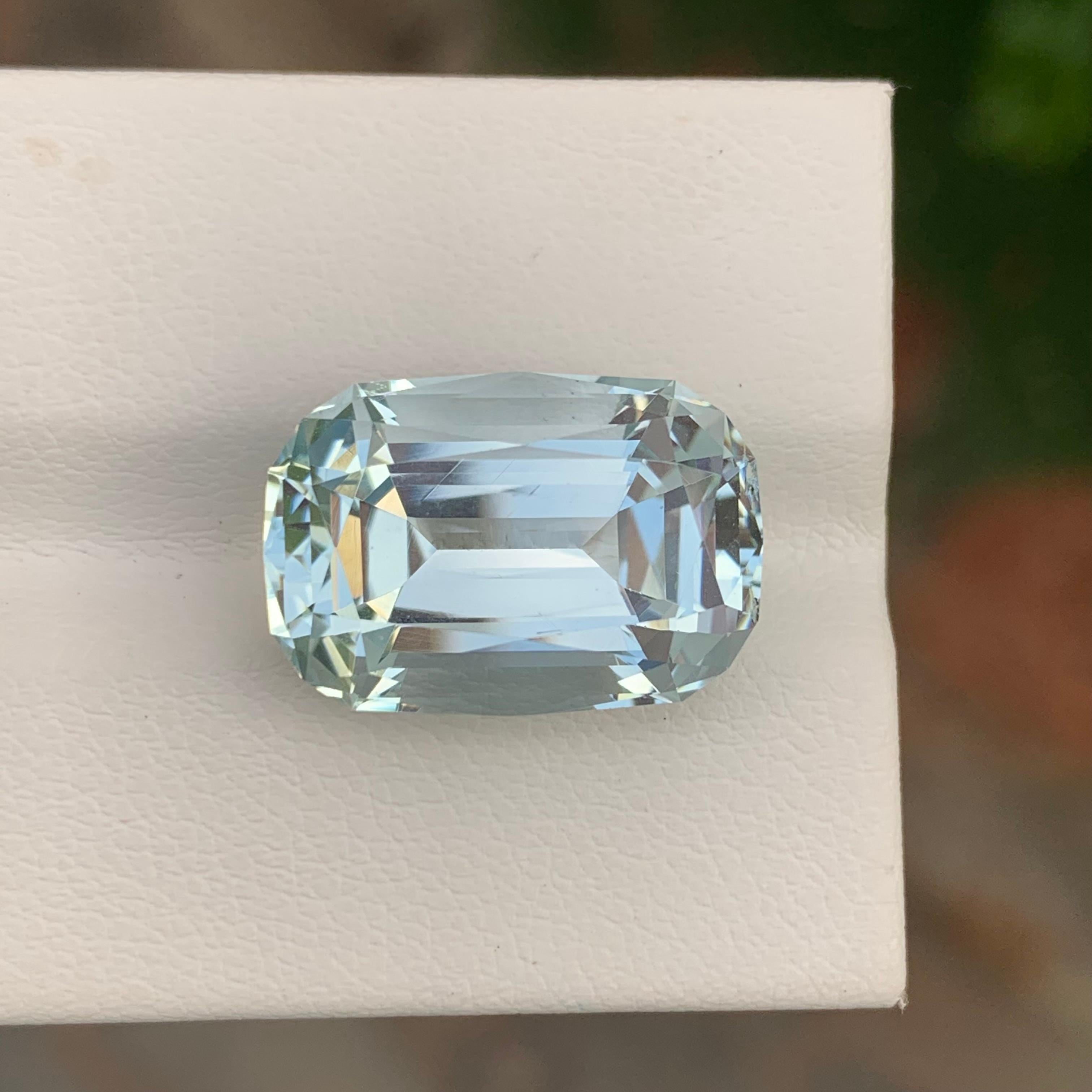 Une grande aigue-marine naturelle non sertie de 12,10 carats de forme coussin pour collier Neuf - En vente à Peshawar, PK