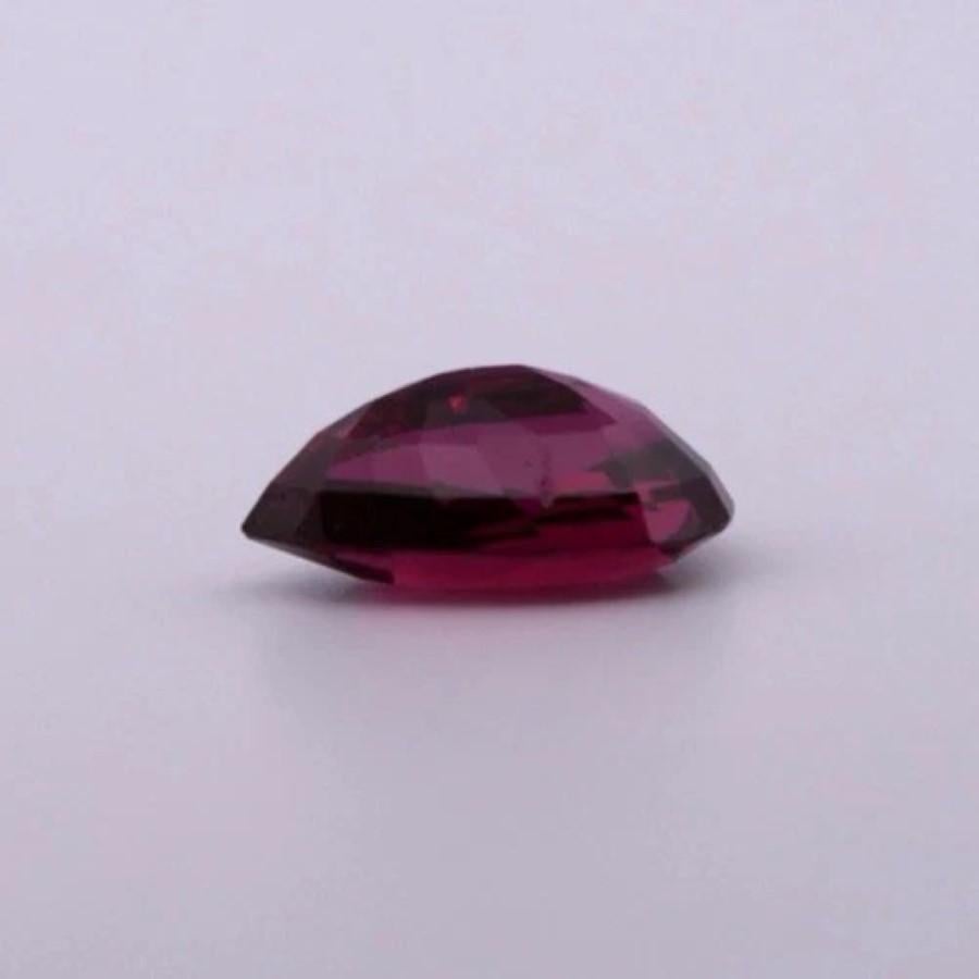 Natural Loose Pear Shape Brilliant 2.35 Carat Purplish Red Ruby en Bastante bueno estado para la venta en Carmel By The Sea, CA
